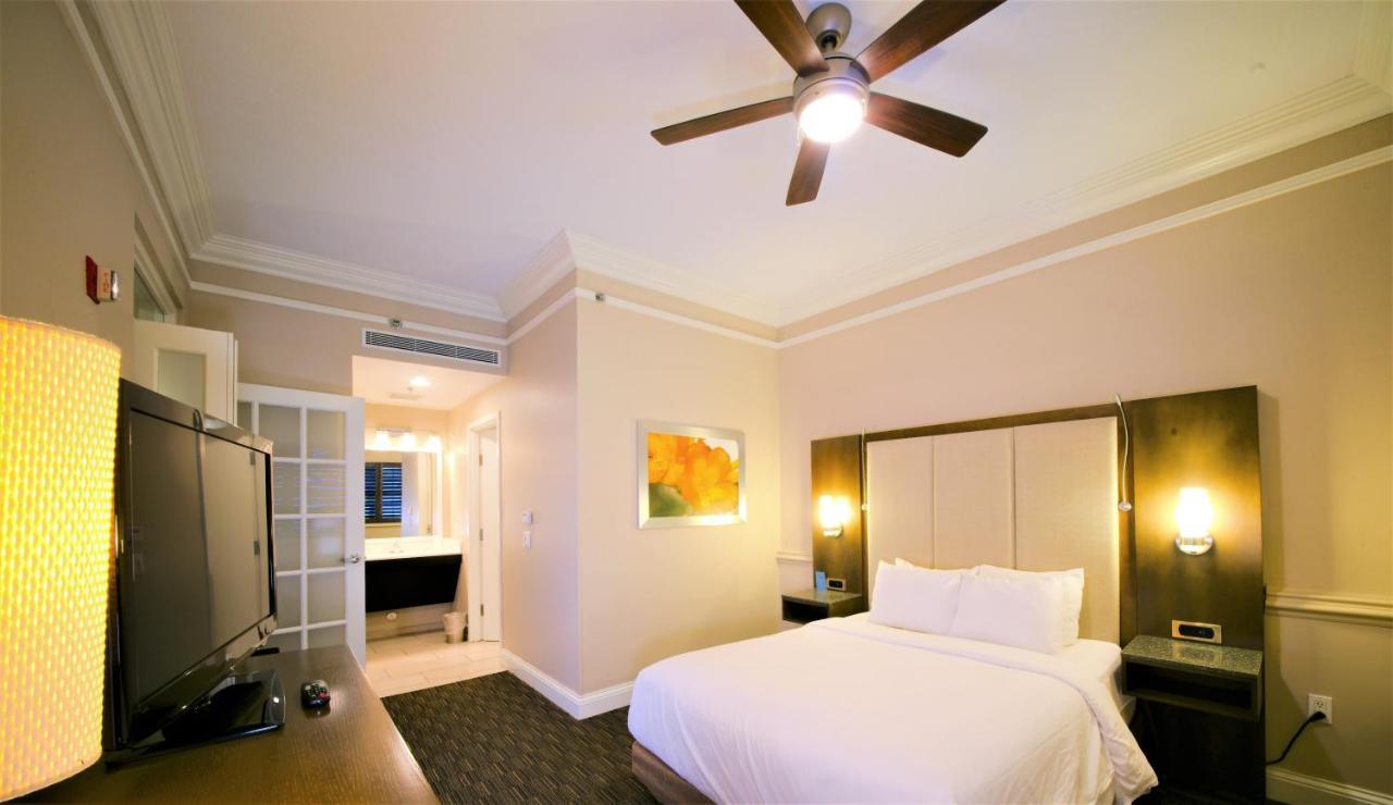 Deluxe King Room - Non-Smoking,1006515934:JPEG