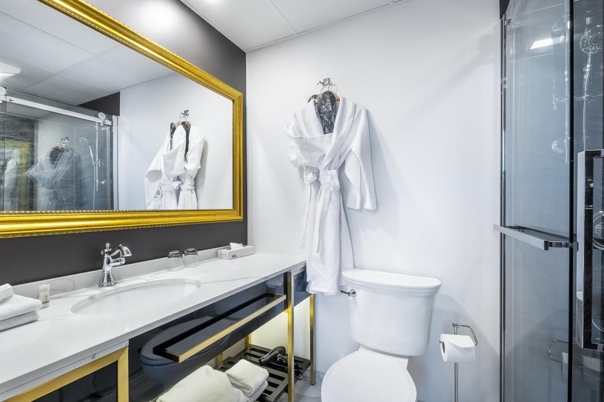 Corporate Queen Room