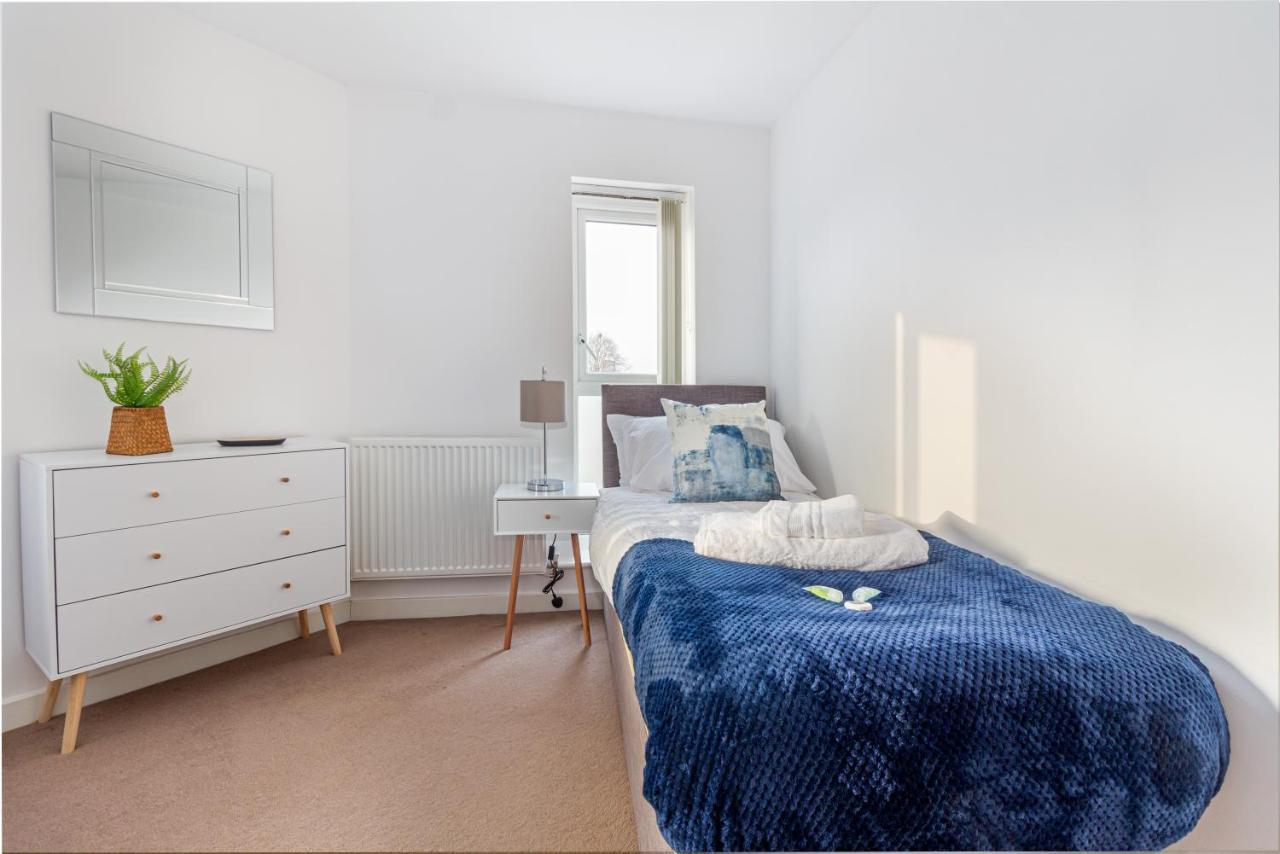 Three-Bedroom House,1105051932:JPEG