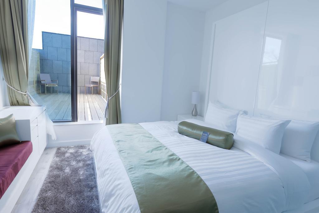 Deluxe King Room with Balcony