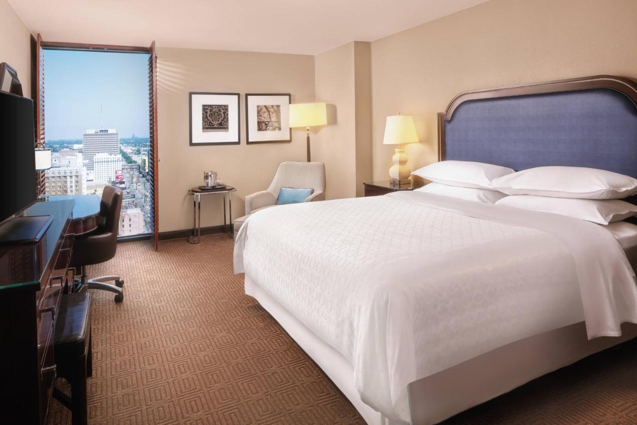 Deluxe King Room City View Transfer Shower Mobility Accessible