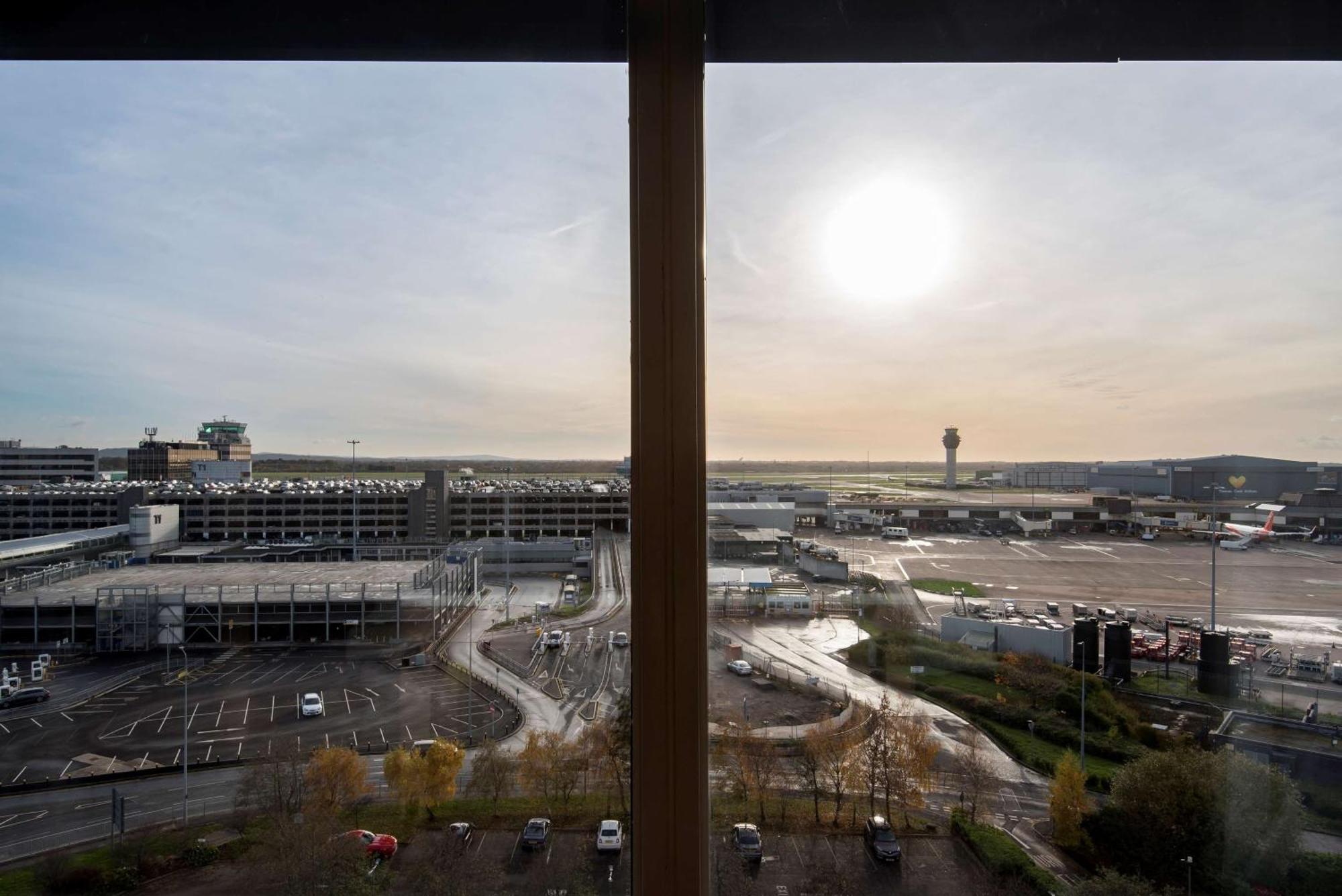 Superior Room with Runway View
