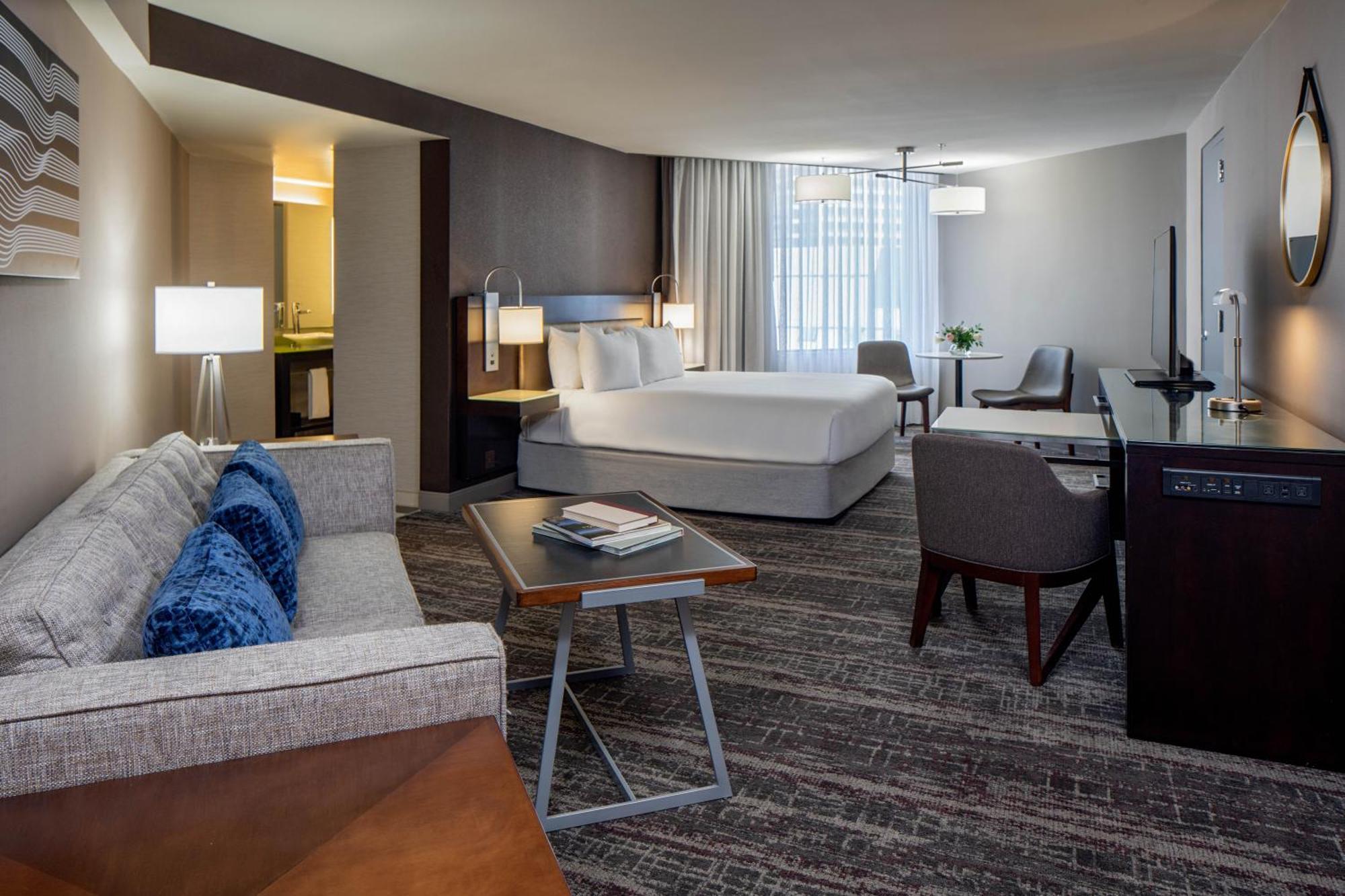 Corner King Room