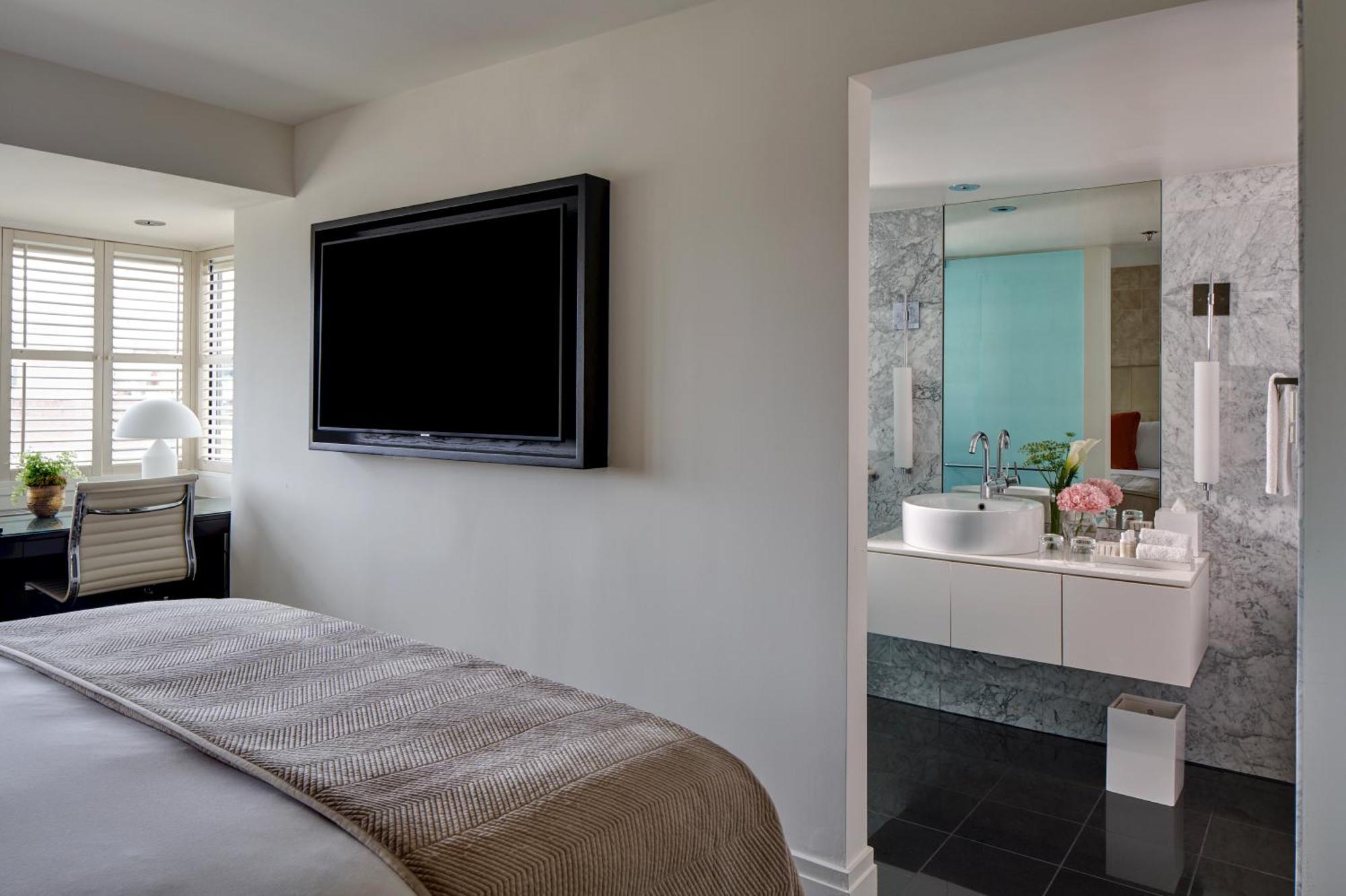 Deluxe King Room