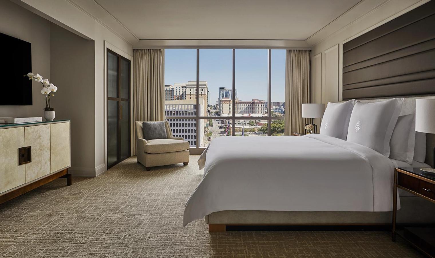 One-Bedroom King Suite City View