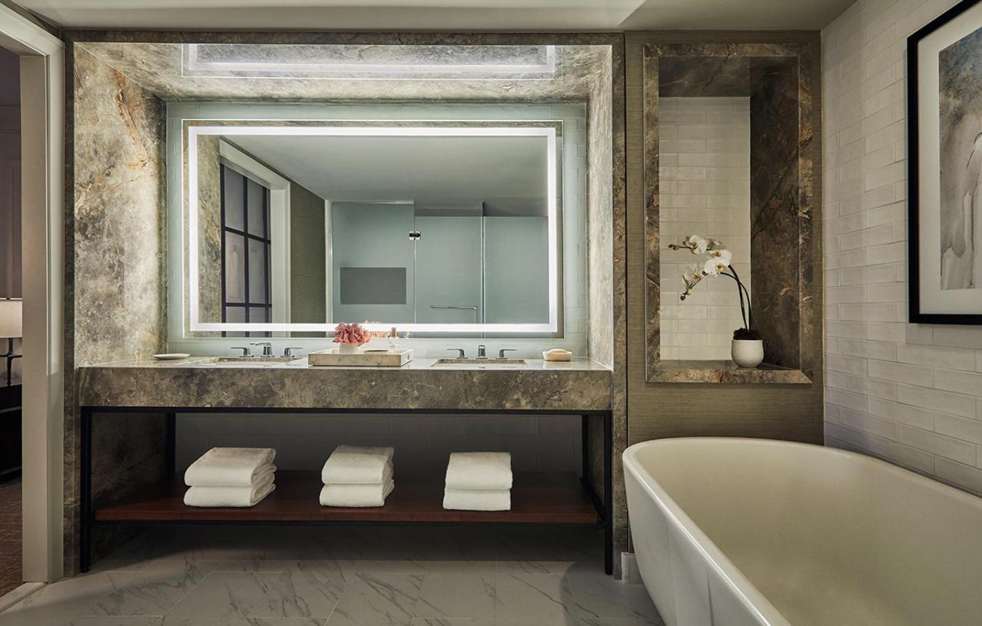 One-Bedroom King Suite City View