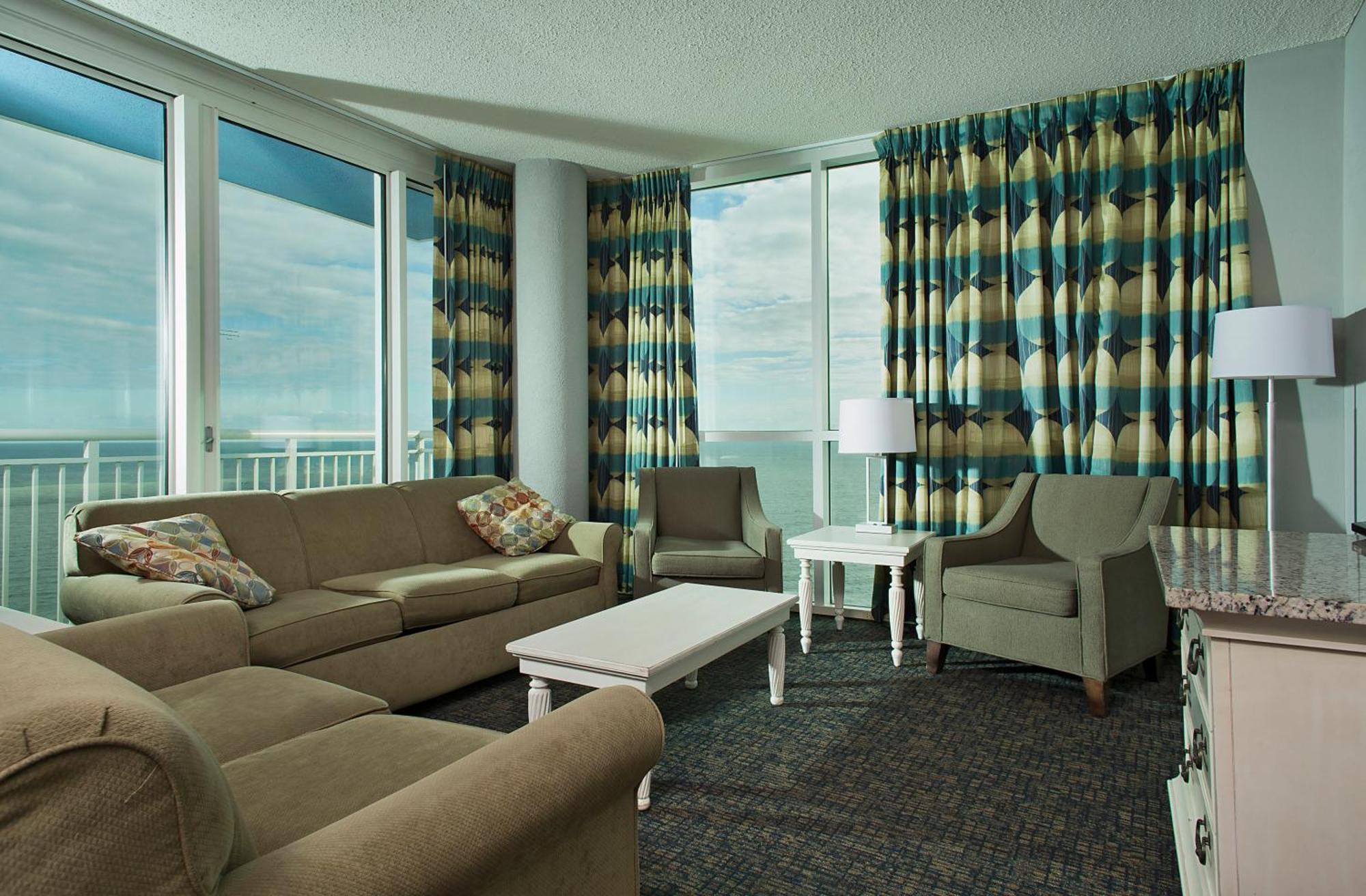 Corner Three-Bedroom Suite Ocean Front
