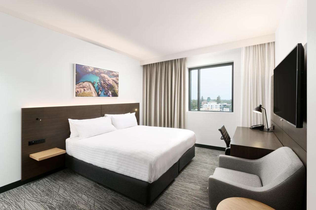 Standard King Room with City View