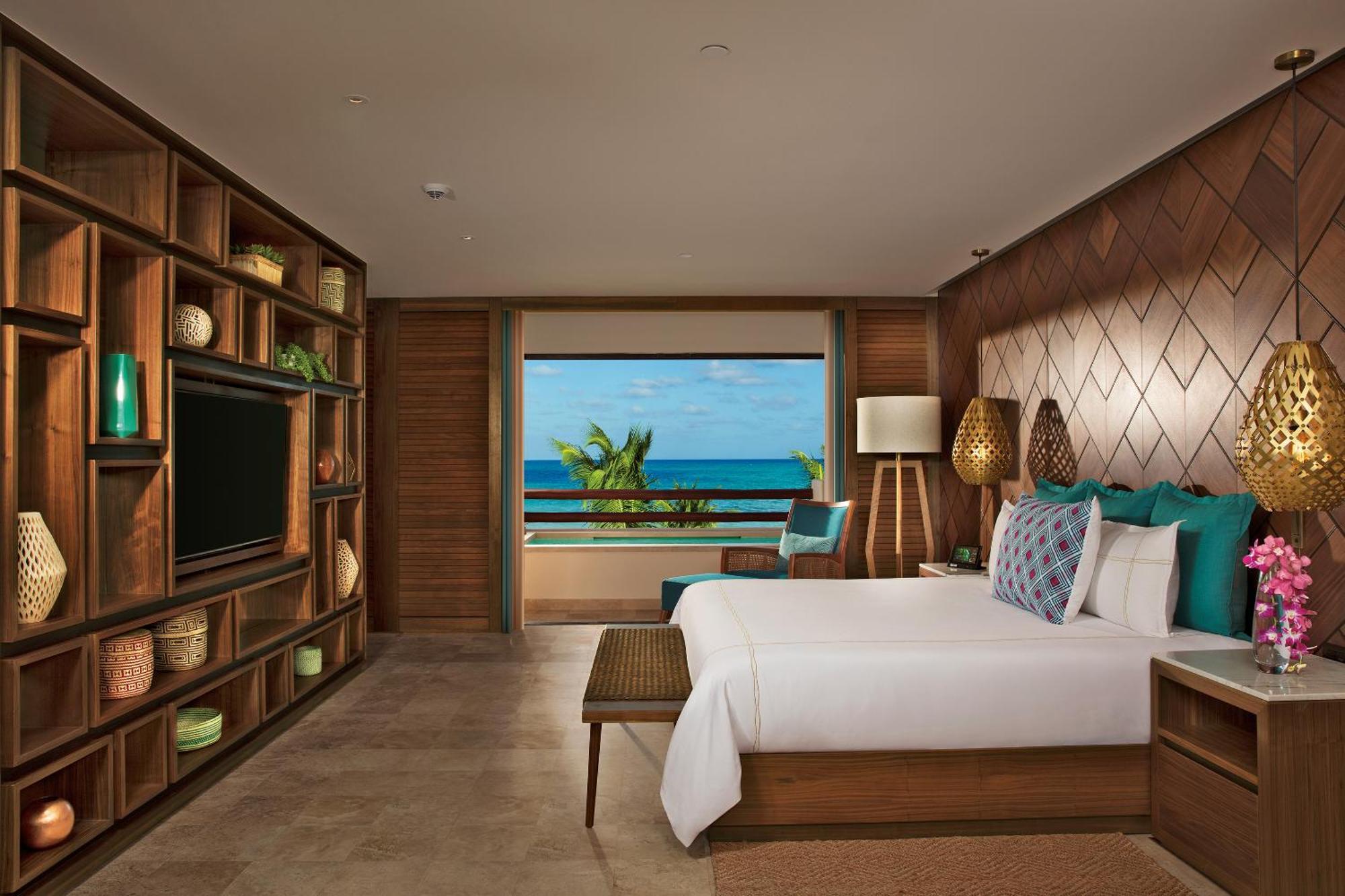 Preferred Club Honeymoon Suite
