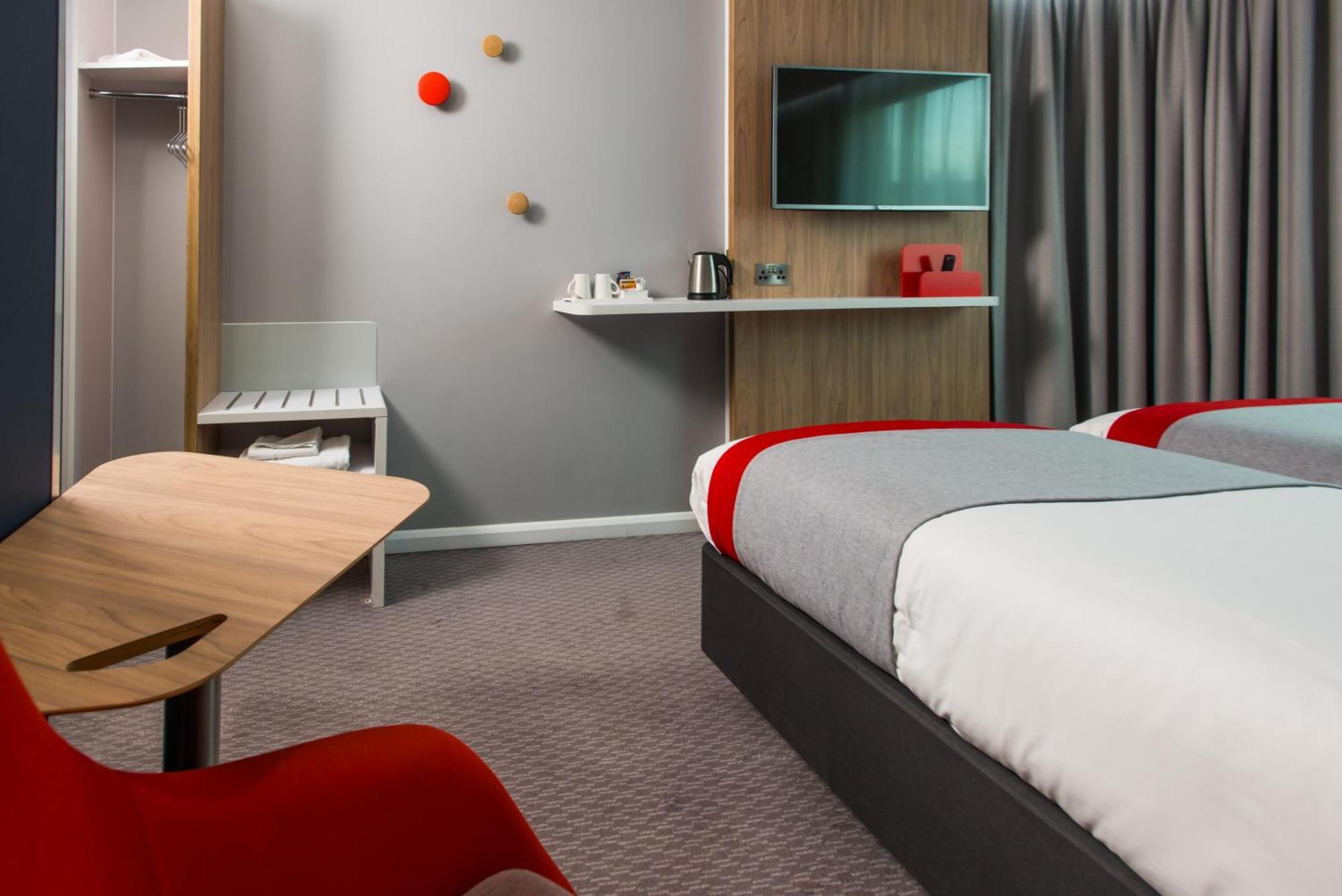 Standard Twin Room with Free Hot Breakfast