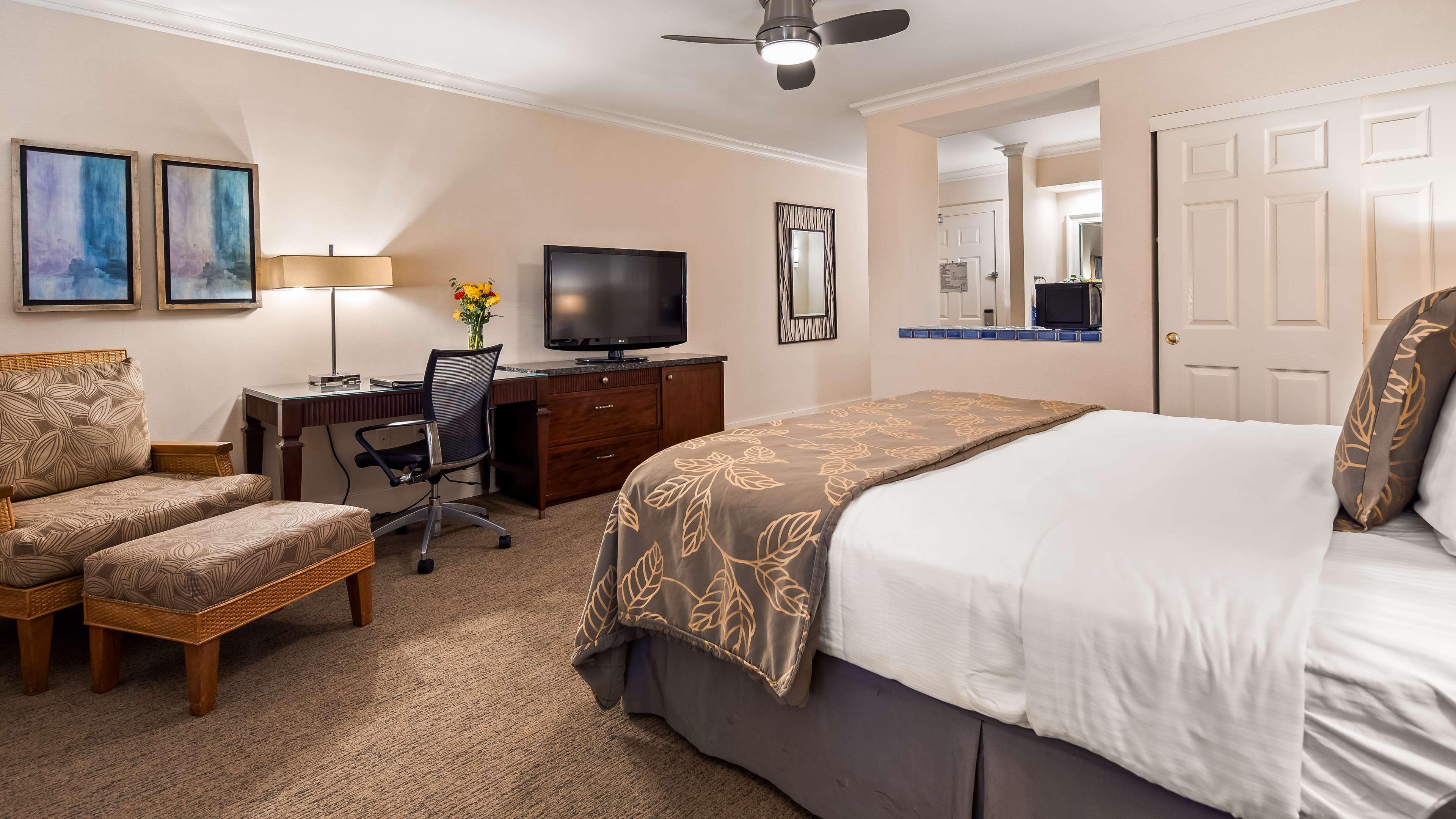Deluxe King Room Water View