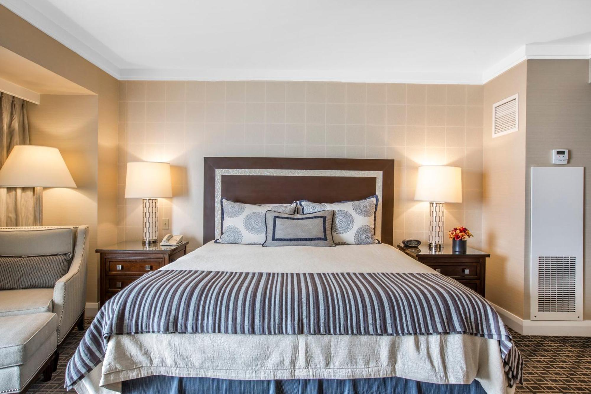 Premier View Room 1 King Bed