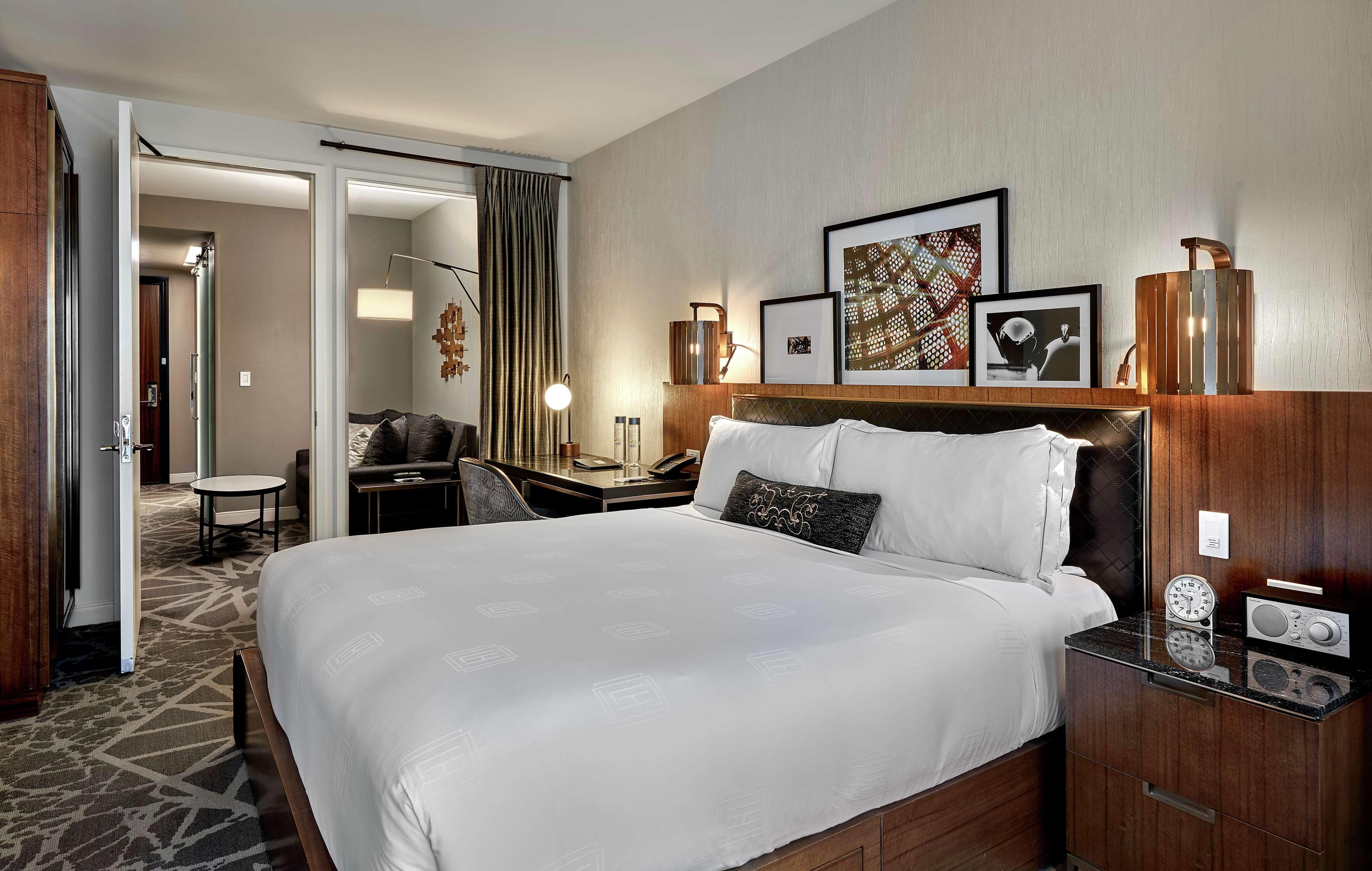 Vista King Suite Mobility Access