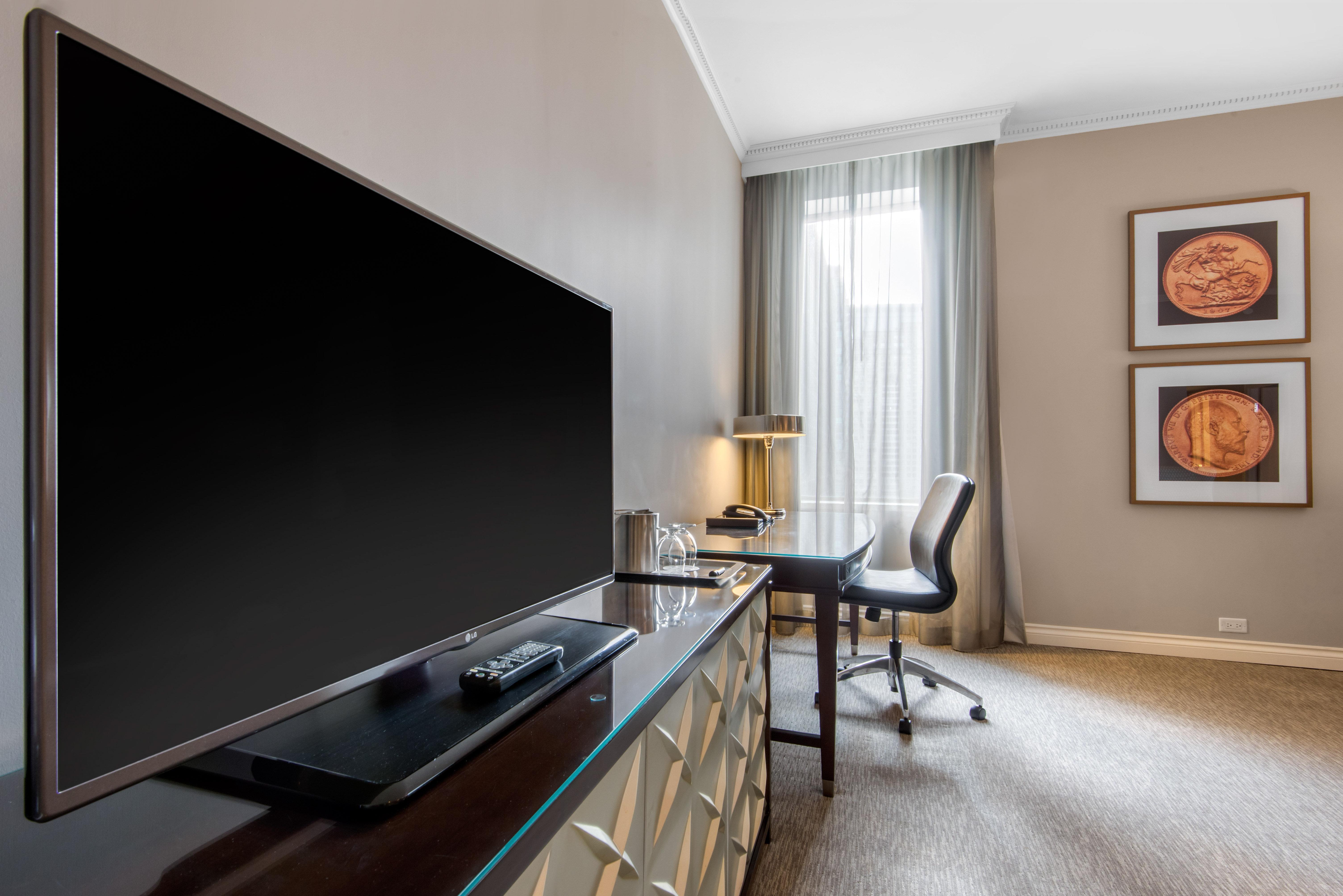 Deluxe Suite 1 King Bed