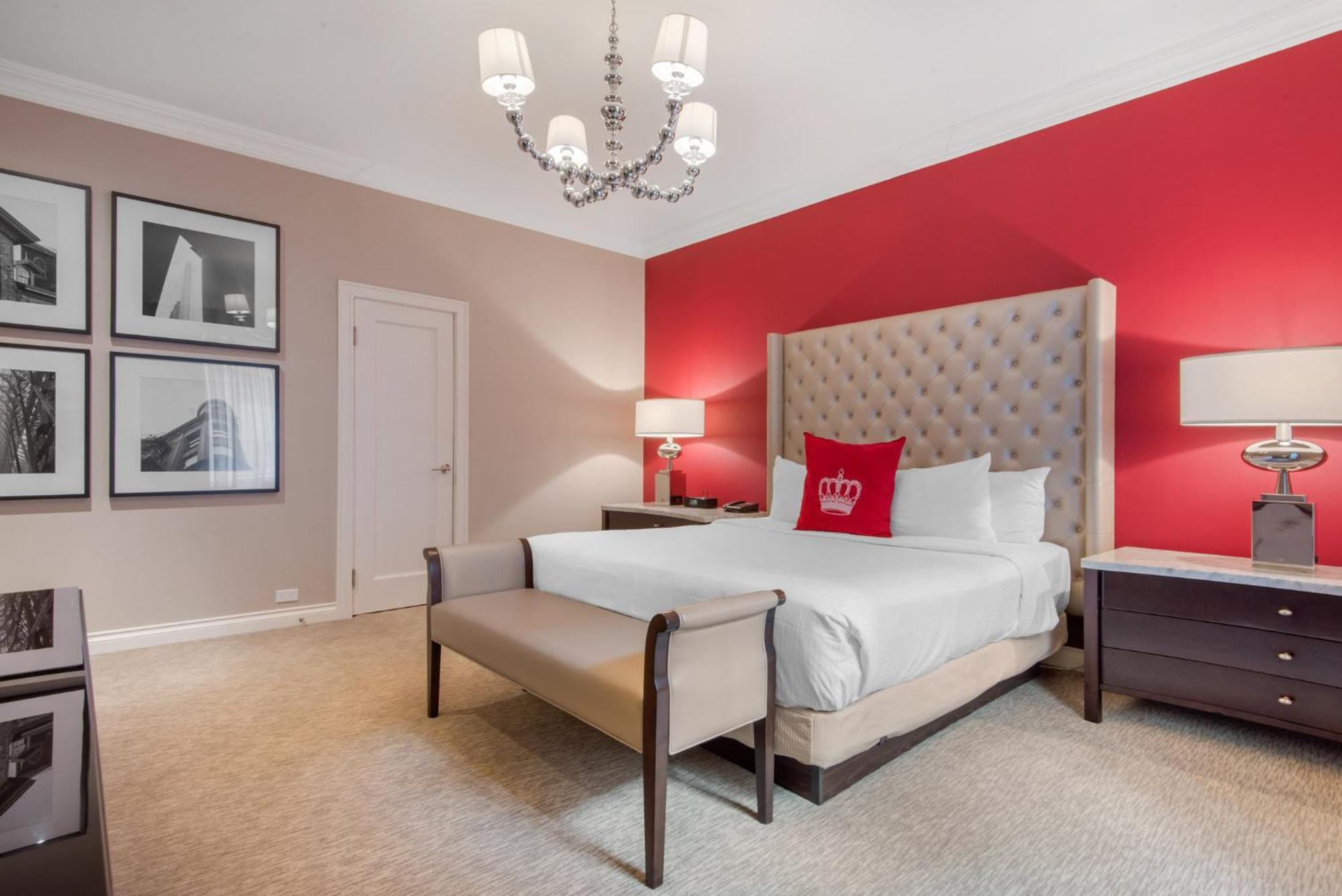 Luxury Executive Suite 1 King Bed