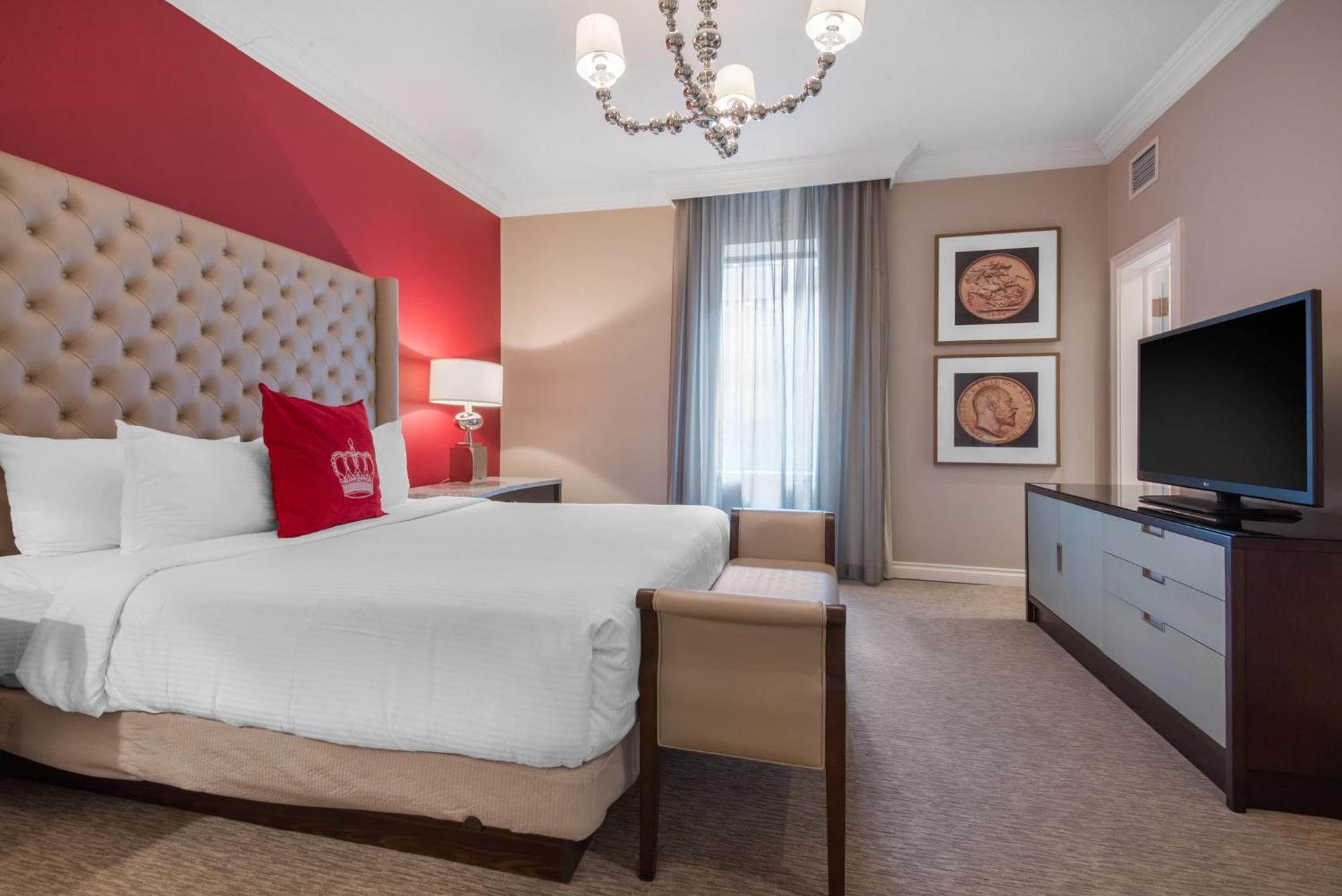 Luxury Executive Suite 1 King Bed
