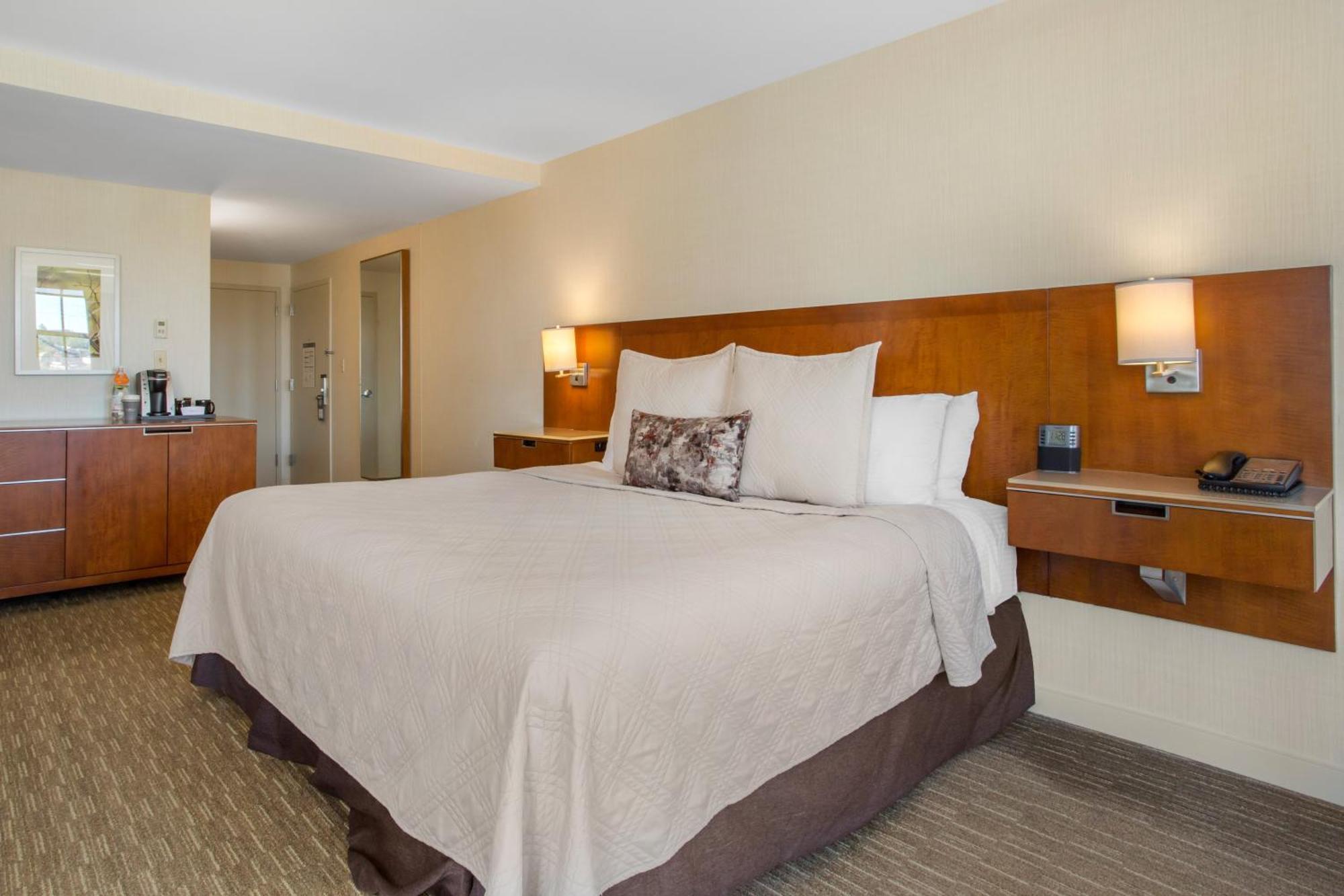 Signature Executive King Bed