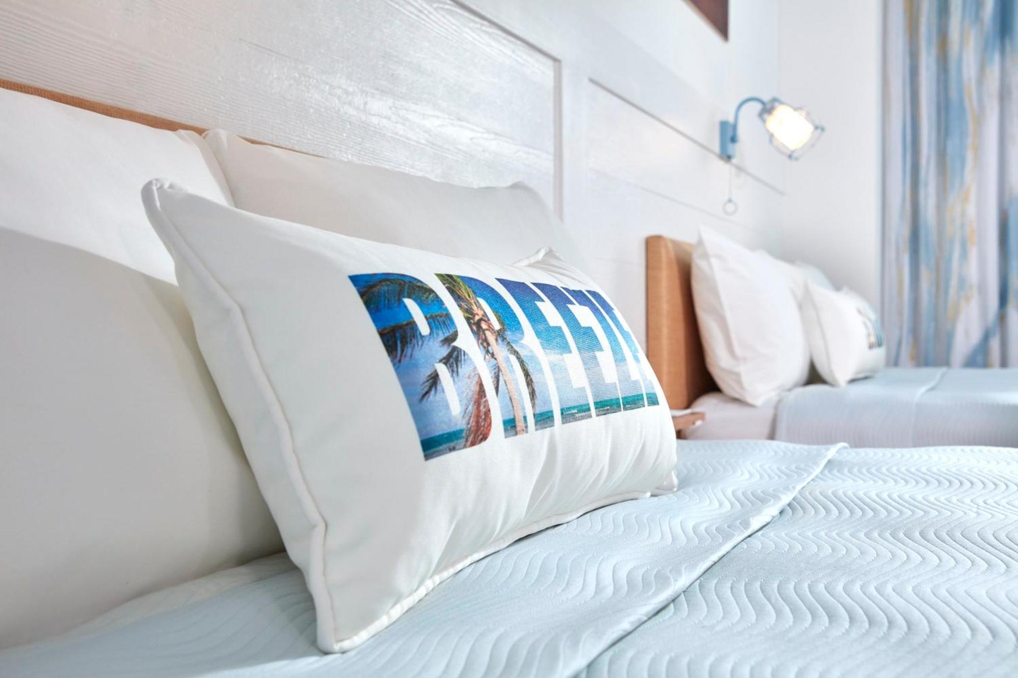 Standard Room with ADA Tub Mobility Accessible (Includes Early Park Admission*),1328795537:JPEG