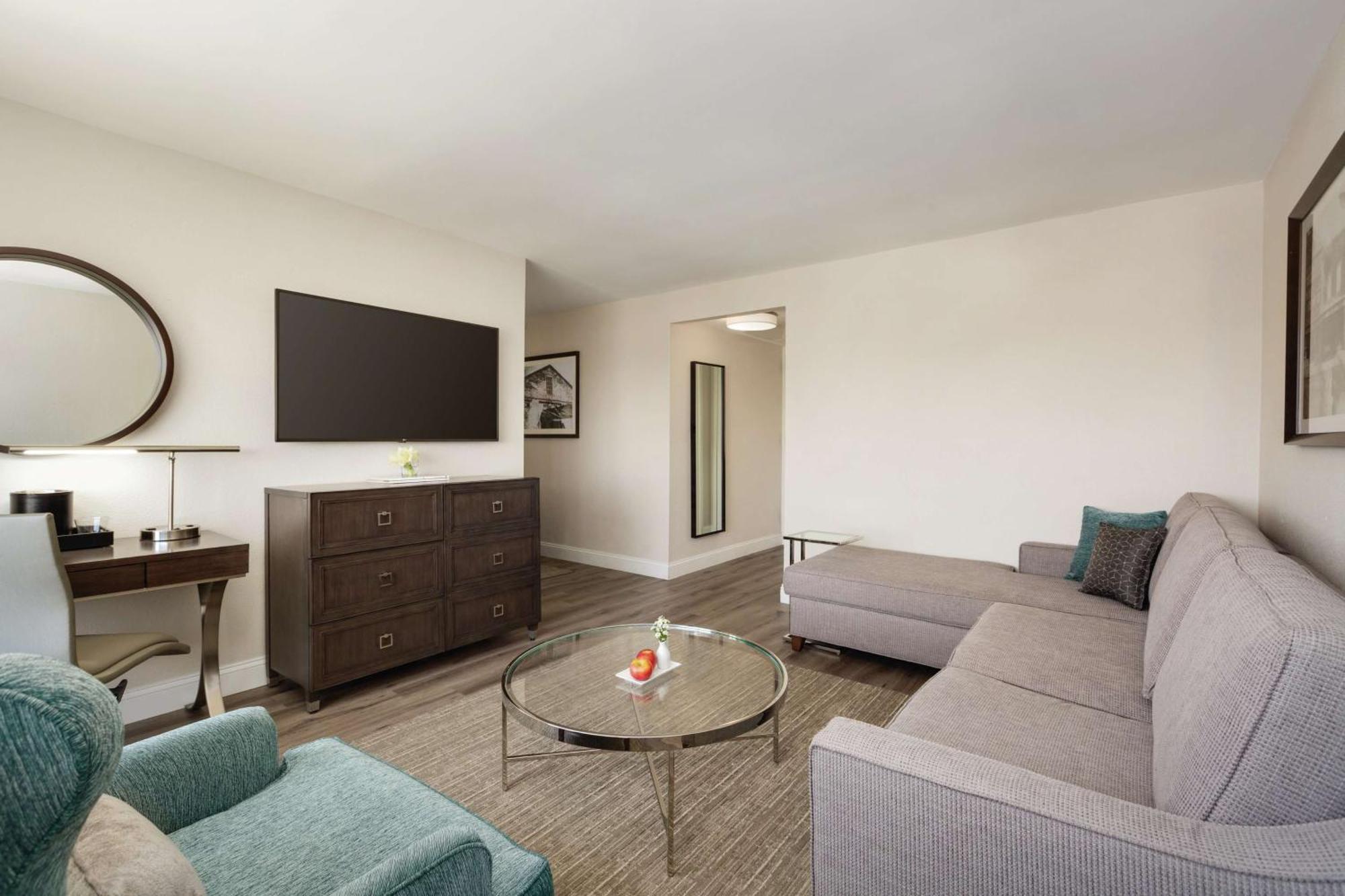 Junior Suite with Two Double Beds and Historic City View