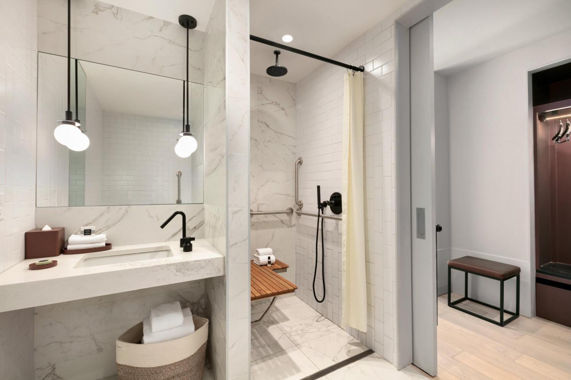King Room Hearing Accessible Roll Shower