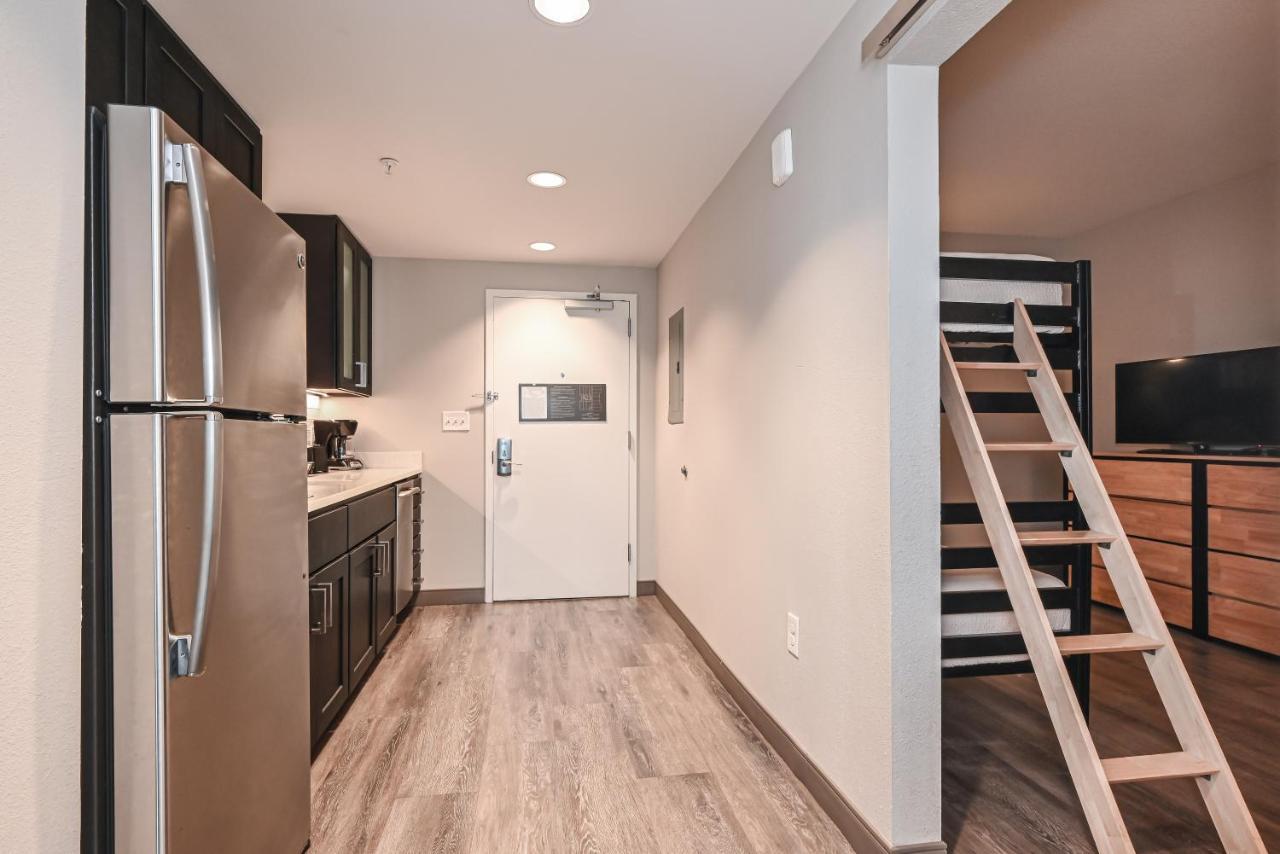 One-Bedroom King Suite Bunk Beds Balcony