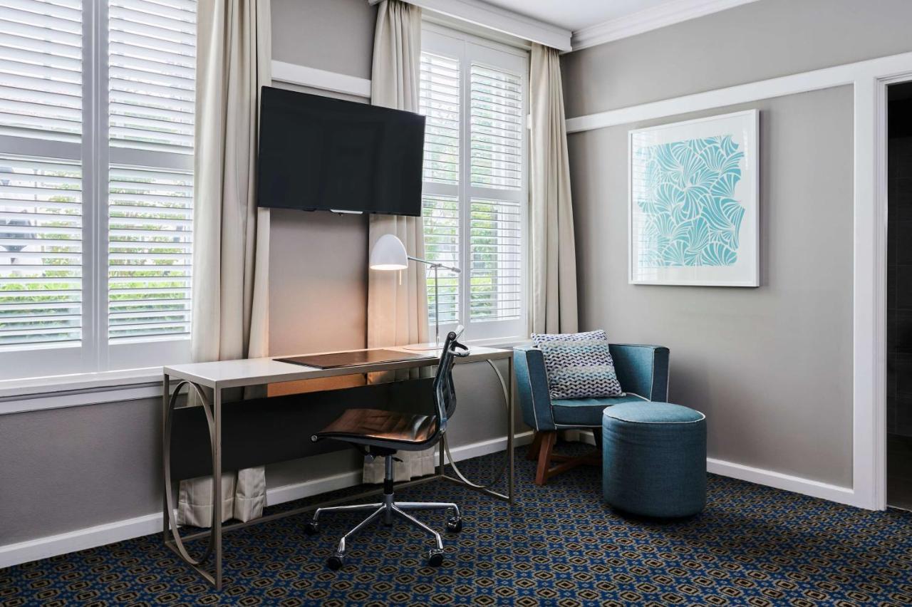 Executive Suite,1294179841:JPEG