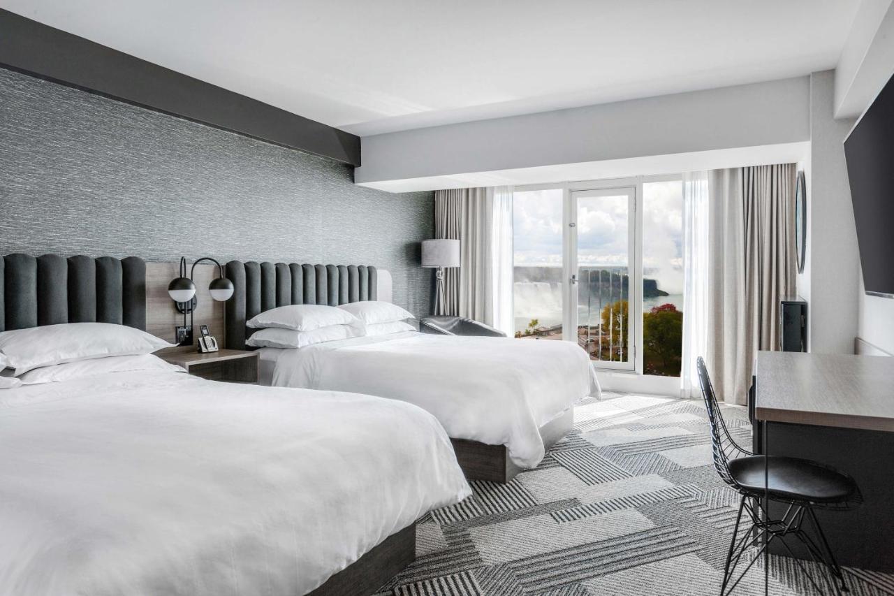 Deluxe Fallsview Guestroom 2 Queens high floor