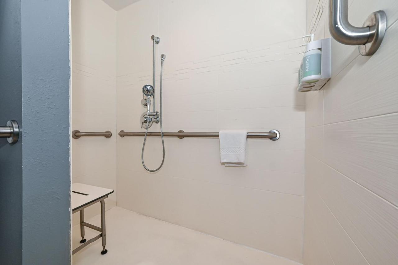 King Studio Balcony Partial Ocean View Hearing Accessible