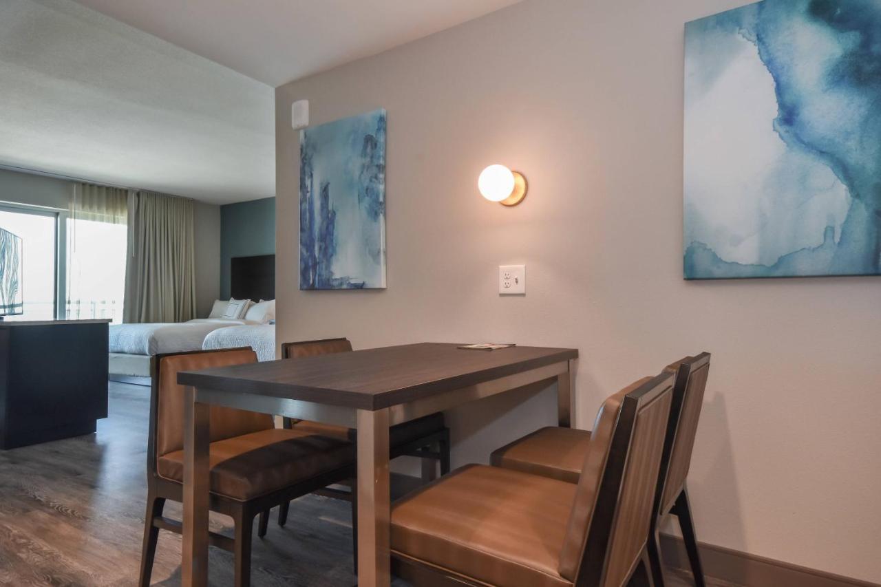 Large Oceanfront Executive Studio Suite Balcony