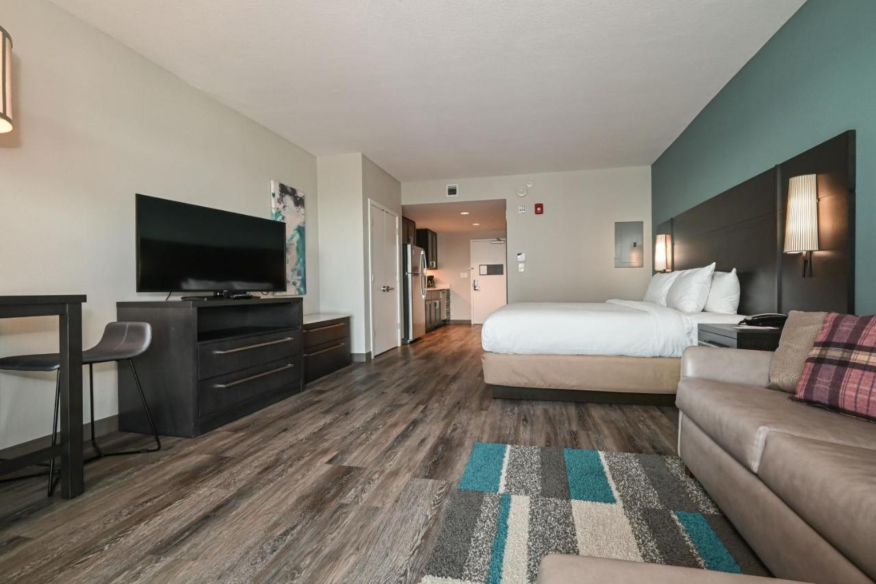 King Studio Balcony Partial Ocean View Hearing Accessible