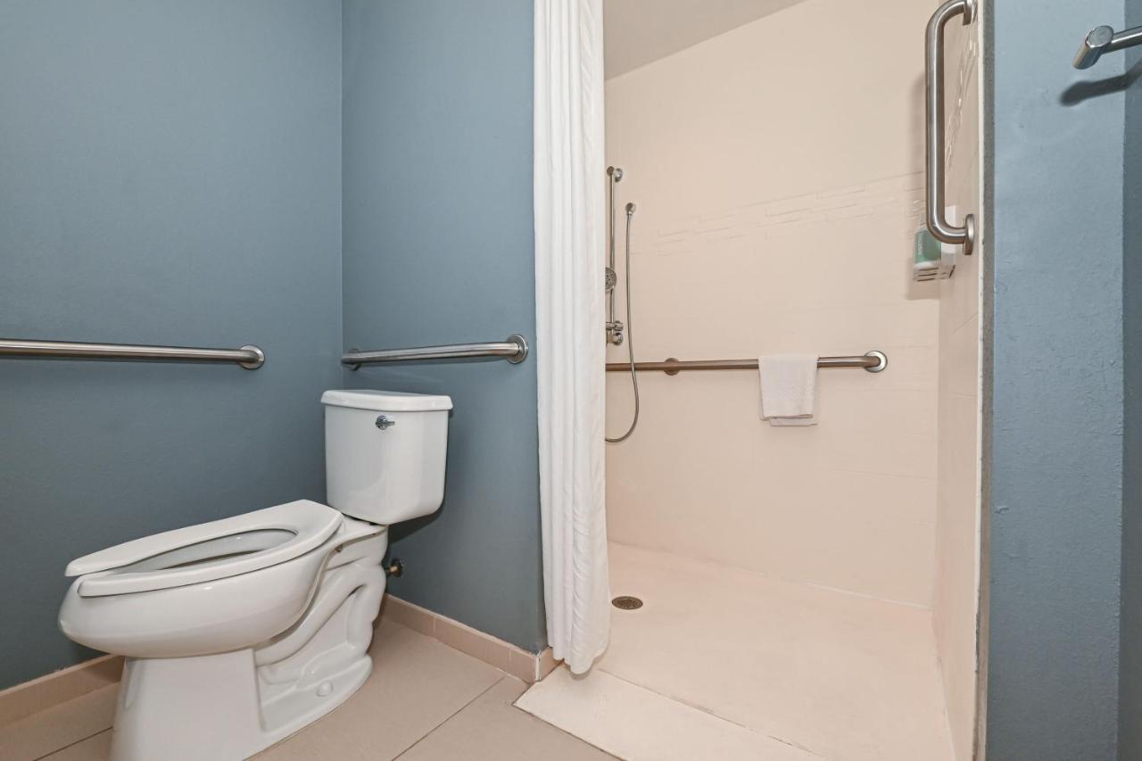 King Studio Balcony Partial Ocean View Hearing Accessible