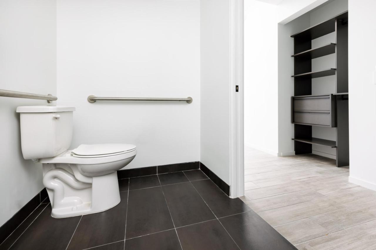City View Three Bedroom Suite King or Queen or Two Twins ADA