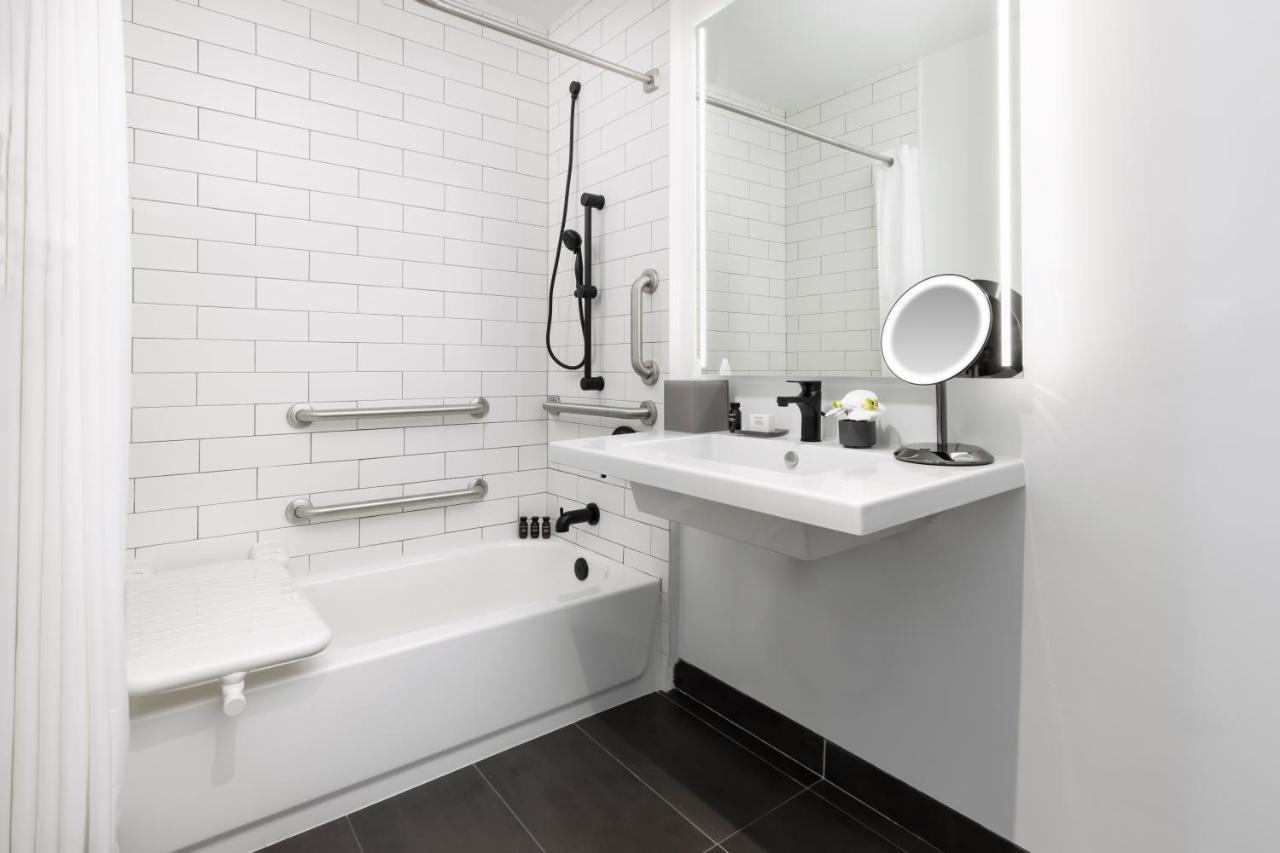 City View Three Bedroom Suite King or Queen or Two Twins ADA