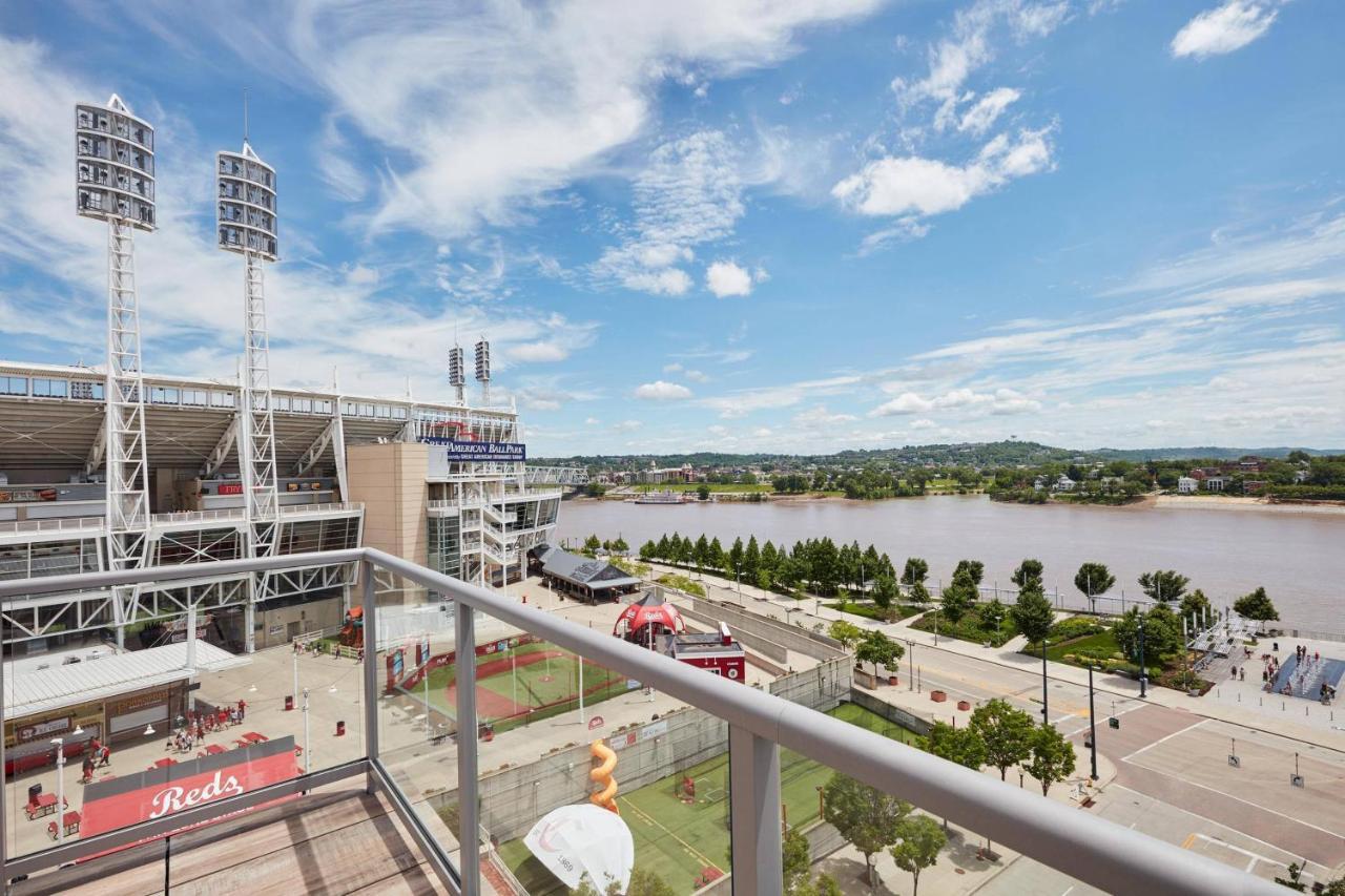 Guest room, 1 King, Ohio River view, Balcony,1643192109:JPEG