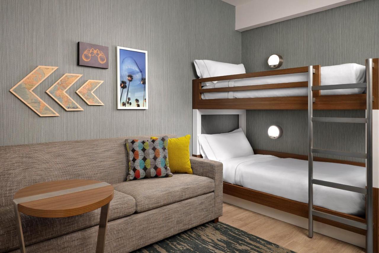 Family Suite, 1 King, 2 Twin Bunk Beds, Sofa bed