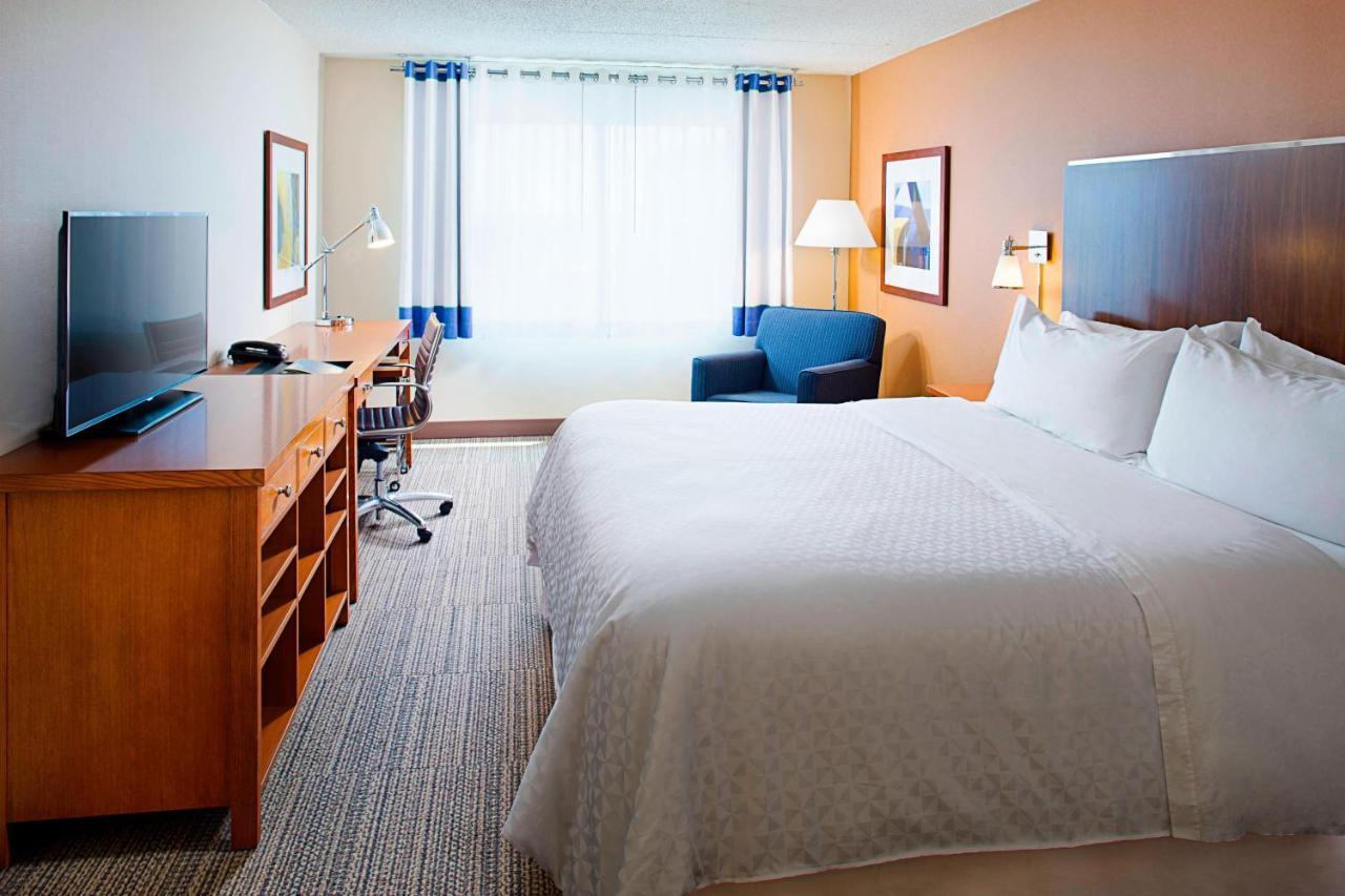 Queen Room with Pool View