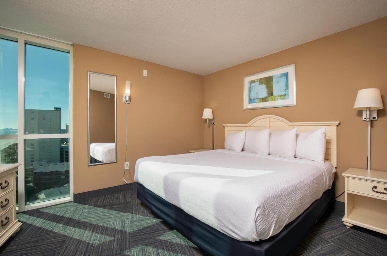Corner Three-Bedroom Suite Ocean Front