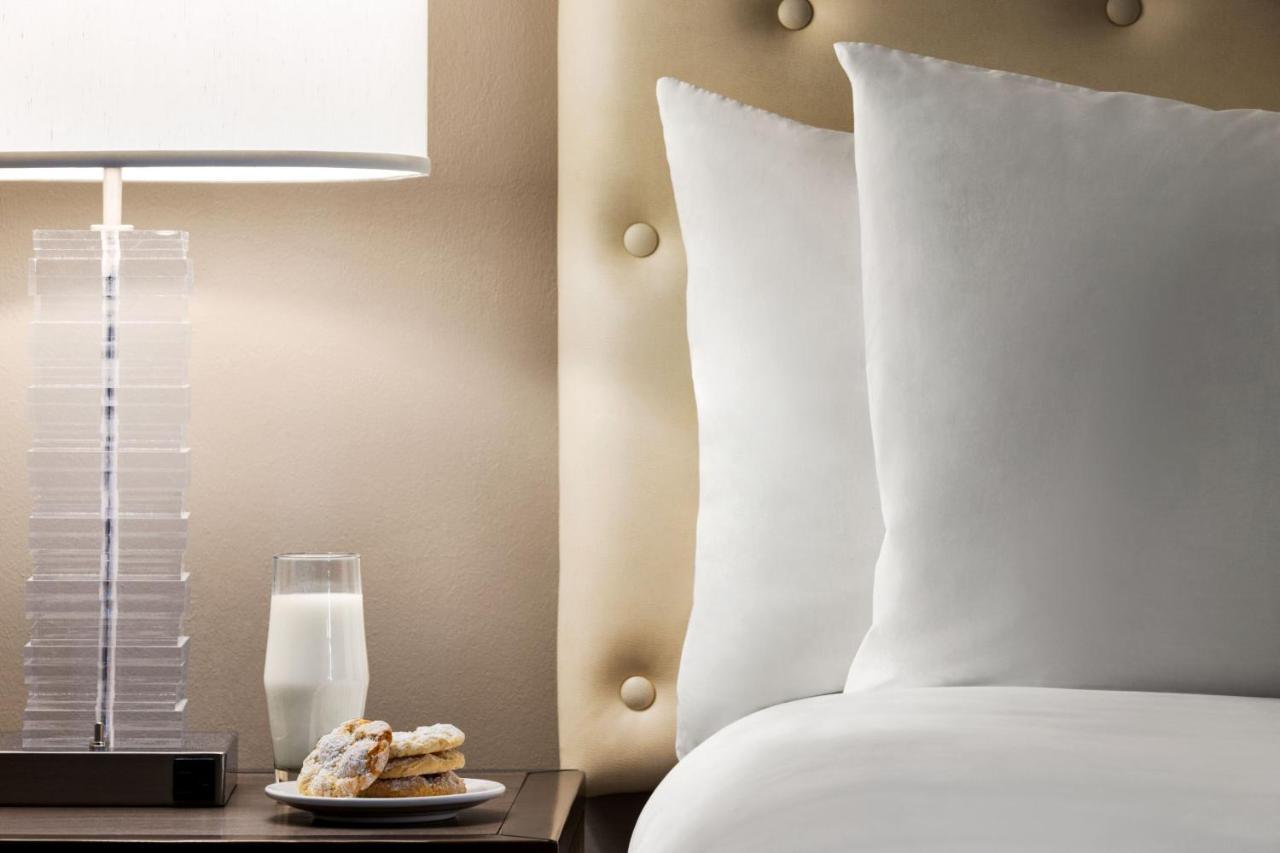 Deluxe Room Larger Guest room 1 King