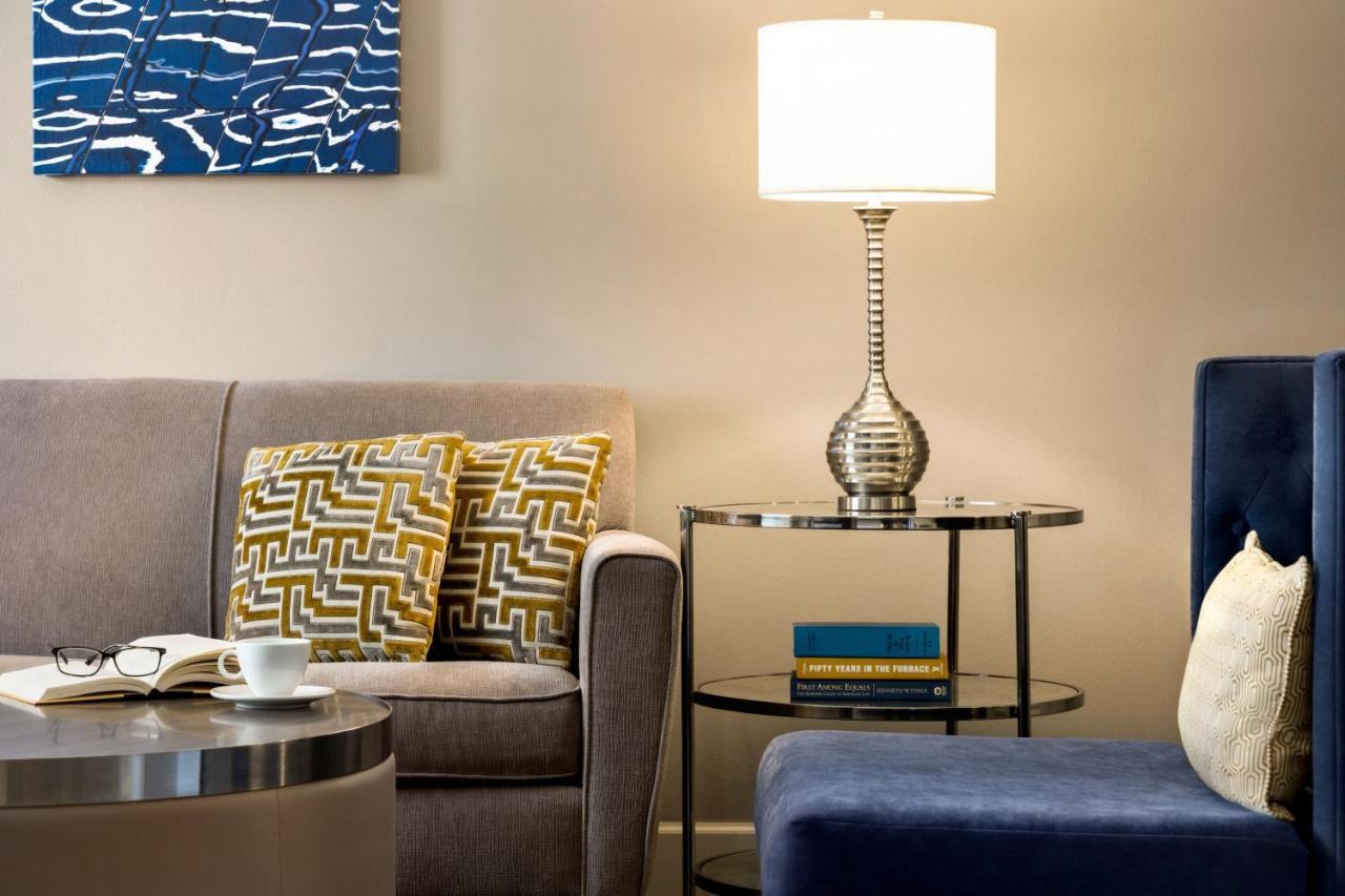 1 Bedroom Suite 2 Queen