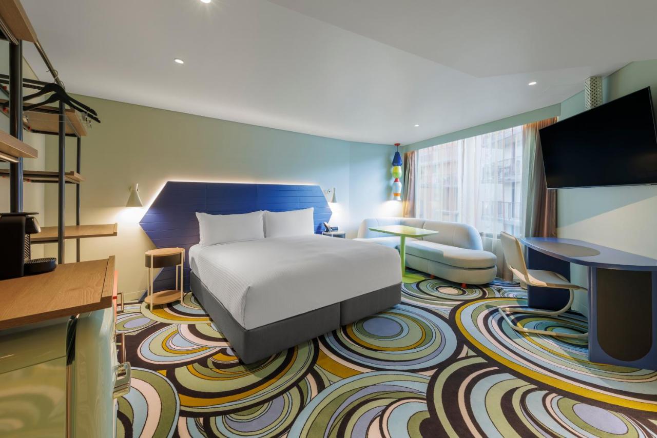 Adge King Room