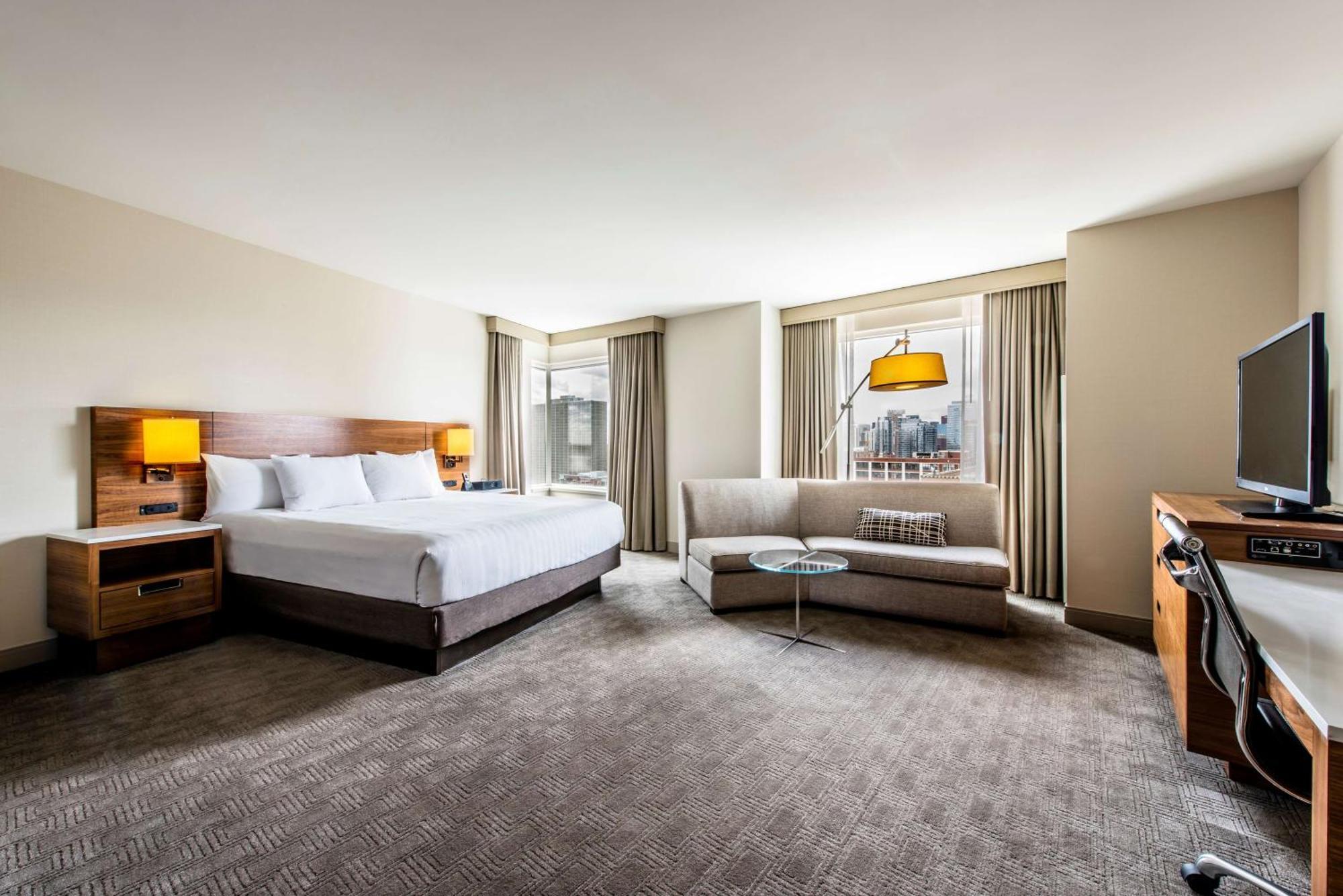 Corner King Room