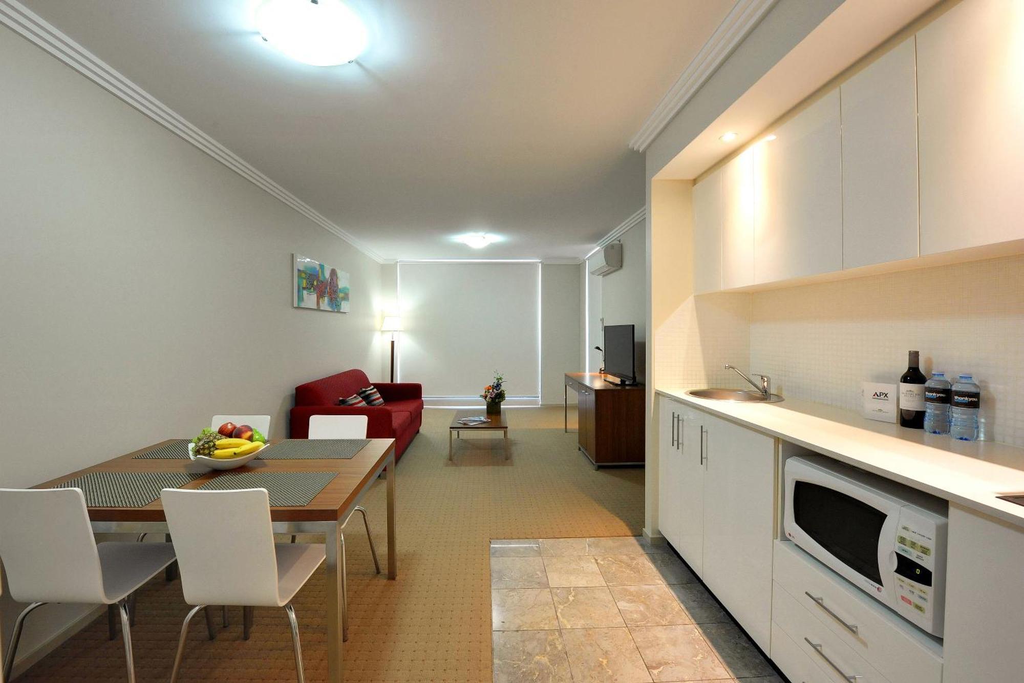 One-Bedroom Apartment-Daily Housekeeping