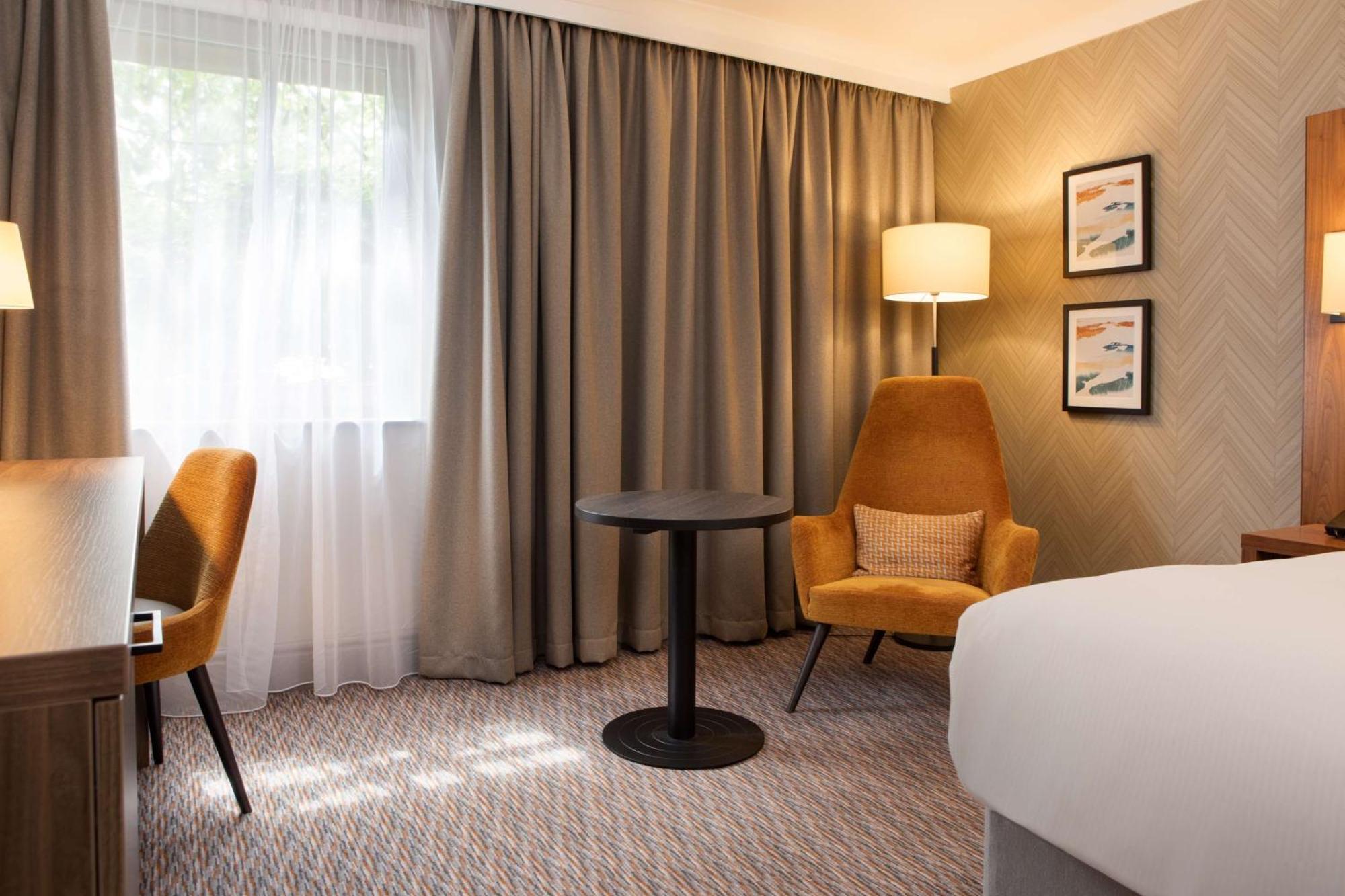 Queen Room,1549048729:JPEG