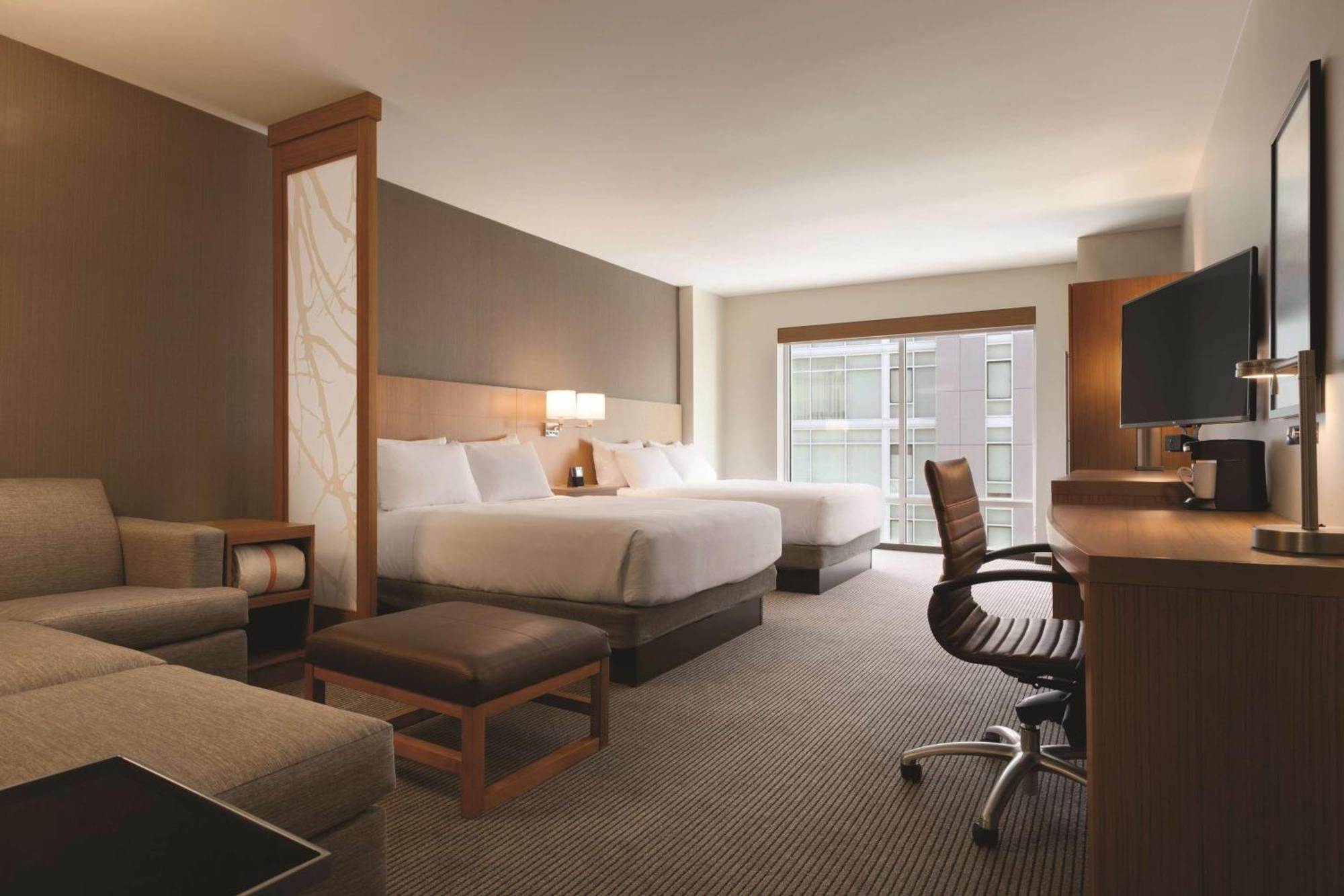 Queen Room with Two Queen Beds and Sofa Bed - High Floor