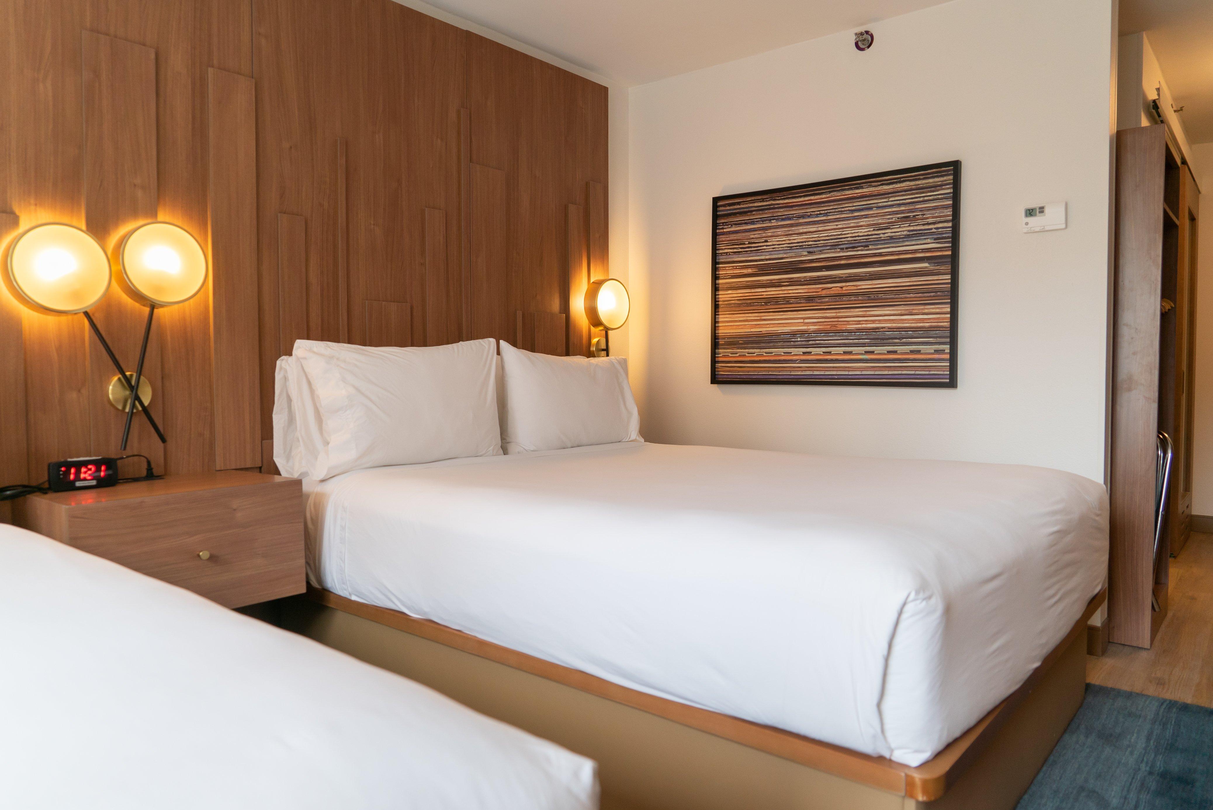 Standard Queen Room with Two Queen Beds and Mobility Accessible Tub