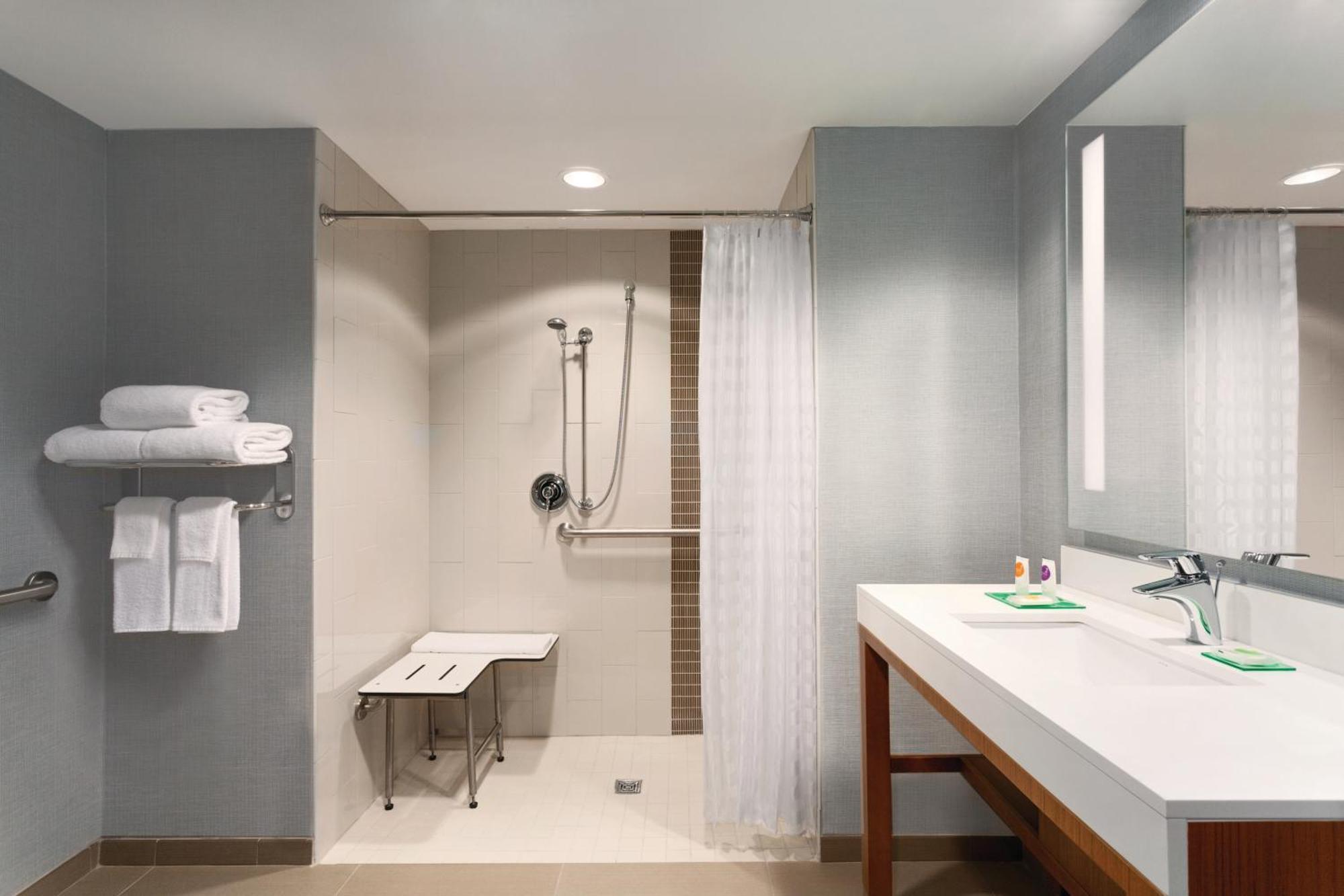 King Room Sofa Bed Roll Shower Disability Access