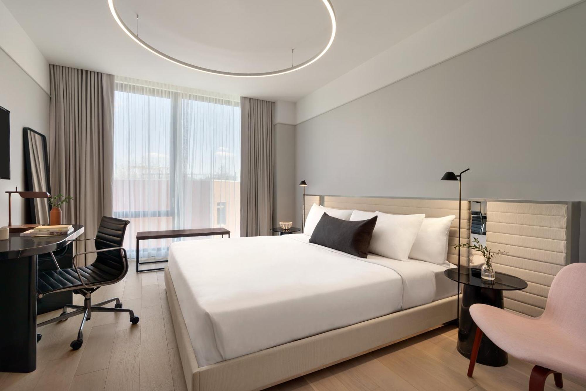 Premium King Room Balcony City View