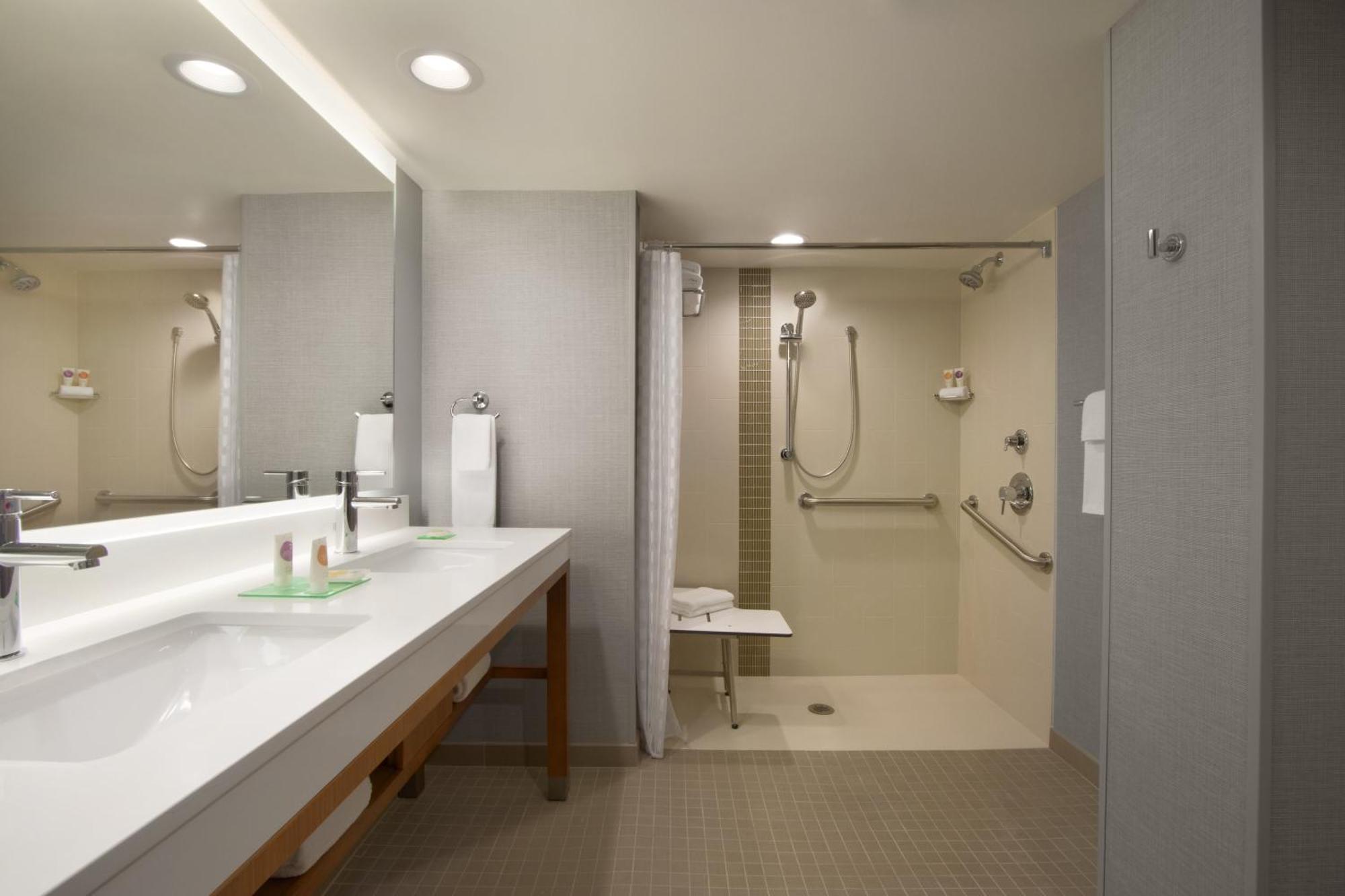 Queen Room Two Queen Beds Roll Shower Disability Access
