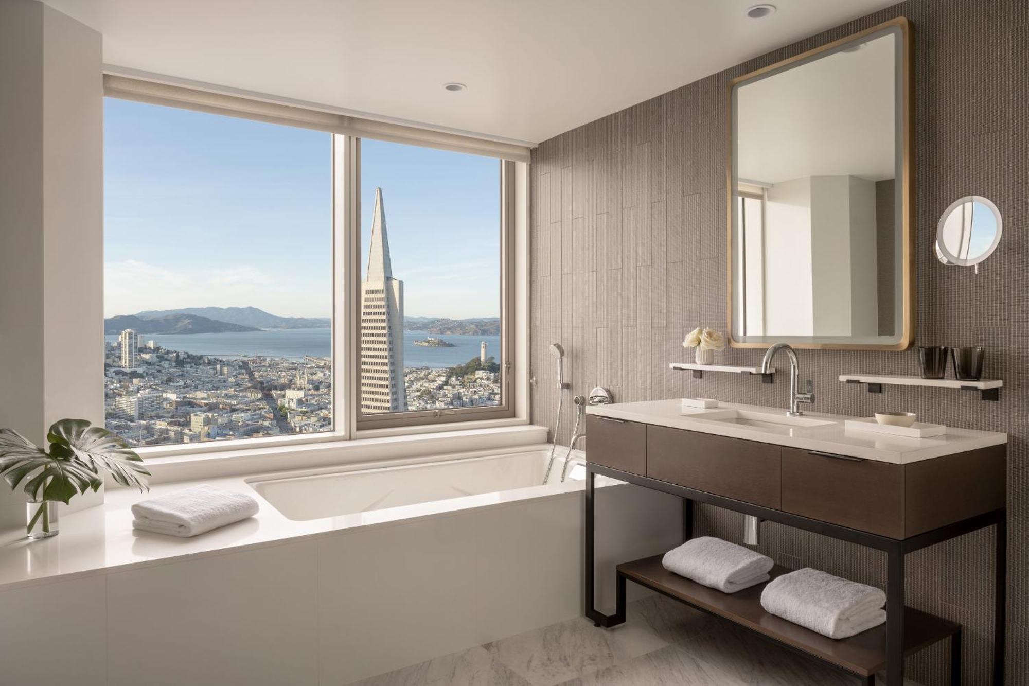 Golden Gate-View Mobility Accessible Studio Suite King