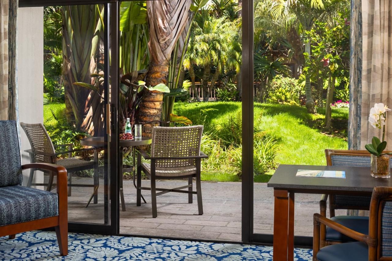 Beachfront Room w or Balcony 1 King